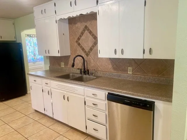 Single Family Residence For Rent in Burnet County , 720 N West Street, Burnet, Texas 78611, 2 Bedroom, 2 Bathroom, 1 Garage spaces, 1,668 Sqft, built in 1969, mls#21350784, Real Estate Agent in Burnet, Homes For Rent in Burnet county, Homes For Rent in Burnet, Realtor in Burnet Texas, Real Estate Brokerage Independent Realty Texas, Luminita Cordes Realtor