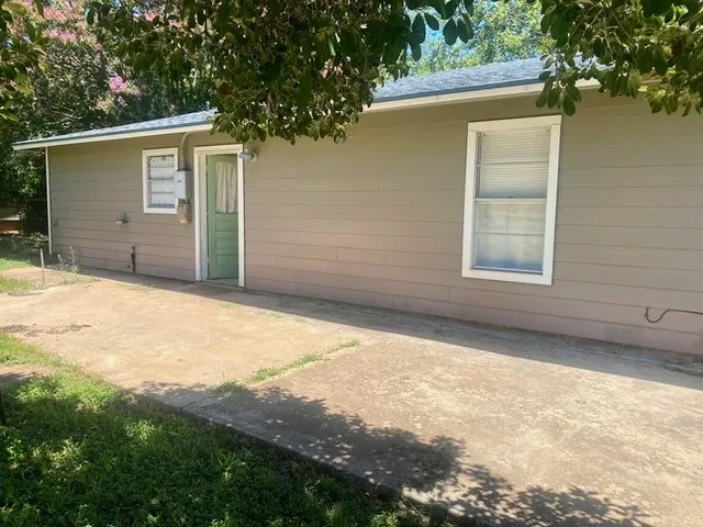 Single Family Residence For Rent in Burnet County , 720 N West Street, Burnet, Texas 78611, 2 Bedroom, 2 Bathroom, 1 Garage spaces, 1,668 Sqft, built in 1969, mls#21350784, Real Estate Agent in Burnet, Homes For Rent in Burnet county, Homes For Rent in Burnet, Realtor in Burnet Texas, Real Estate Brokerage Independent Realty Texas, Luminita Cordes Realtor