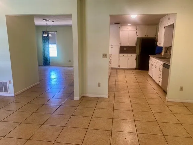 Single Family Residence For Rent in Burnet County , 720 N West Street, Burnet, Texas 78611, 2 Bedroom, 2 Bathroom, 1 Garage spaces, 1,668 Sqft, built in 1969, mls#21350784, Real Estate Agent in Burnet, Homes For Rent in Burnet county, Homes For Rent in Burnet, Realtor in Burnet Texas, Real Estate Brokerage Independent Realty Texas, Luminita Cordes Realtor