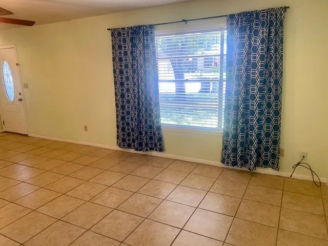 Single Family Residence For Rent in Burnet County , 720 N West Street, Burnet, Texas 78611, 2 Bedroom, 2 Bathroom, 1 Garage spaces, 1,668 Sqft, built in 1969, mls#21350784, Real Estate Agent in Burnet, Homes For Rent in Burnet county, Homes For Rent in Burnet, Realtor in Burnet Texas, Real Estate Brokerage Independent Realty Texas, Luminita Cordes Realtor