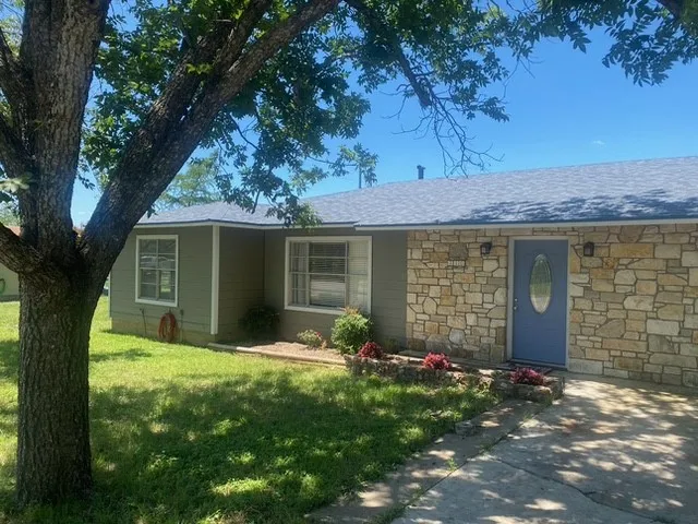 Single Family Residence For Rent in Burnet County , 720 N West Street, Burnet, Texas 78611, 2 Bedroom, 2 Bathroom, 1 Garage spaces, 1,668 Sqft, built in 1969, mls#21350784, Real Estate Agent in Burnet, Homes For Rent in Burnet county, Homes For Rent in Burnet, Realtor in Burnet Texas, Real Estate Brokerage Independent Realty Texas, Luminita Cordes Realtor