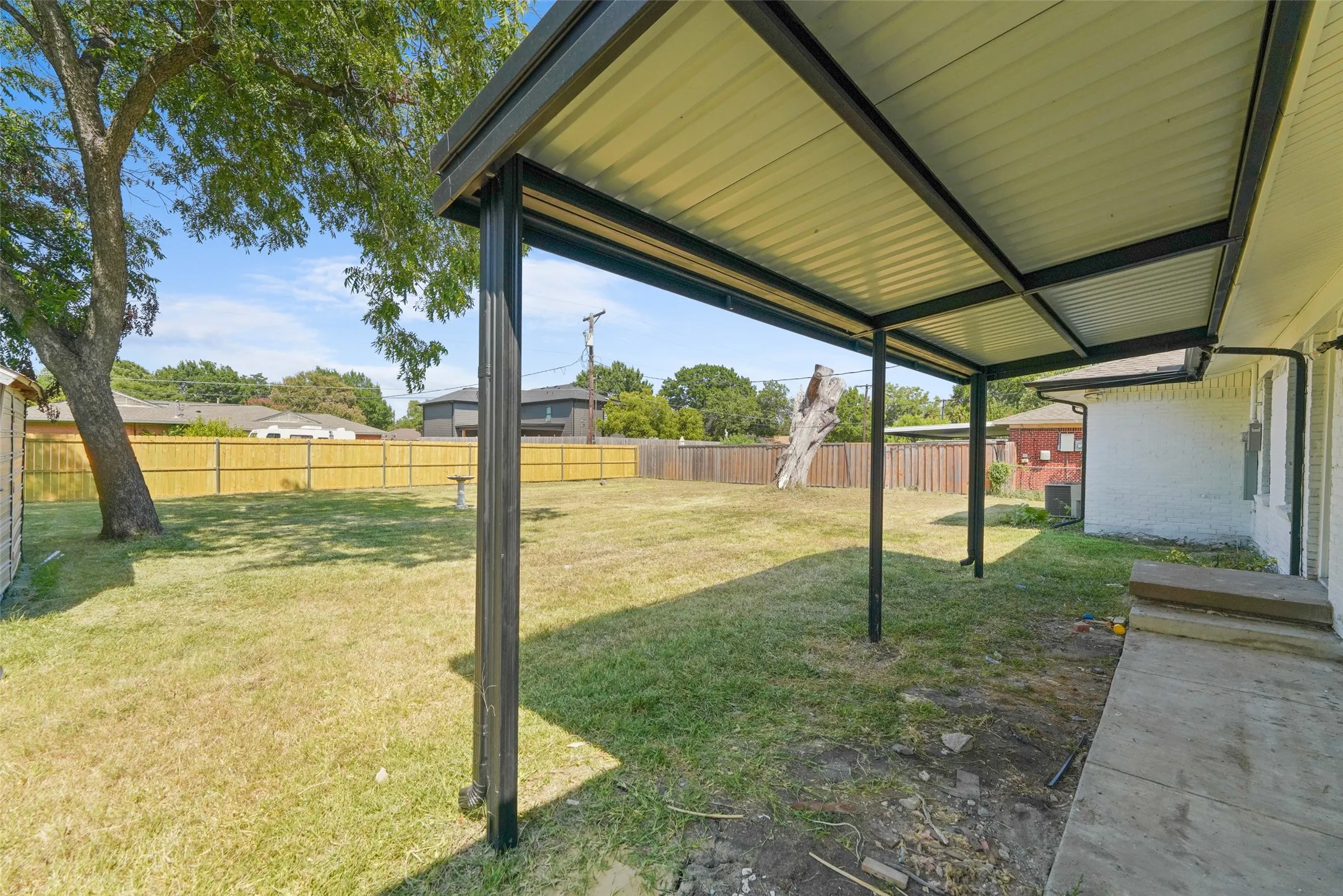 Single Family Residence For Sale in Dallas County , 1710 patricia, Garland, Texas 75042, 3 Bedroom, 2 Bathroom, 2 Garage spaces, 1,332 Sqft, built in 1953, mls#21350785, Real Estate Agent in Garland, Homes For Sale in Dallas county, Homes For Sale in Garland, Realtor in Garland Texas, Real Estate Brokerage Independent Realty Texas, Luminita Cordes Realtor