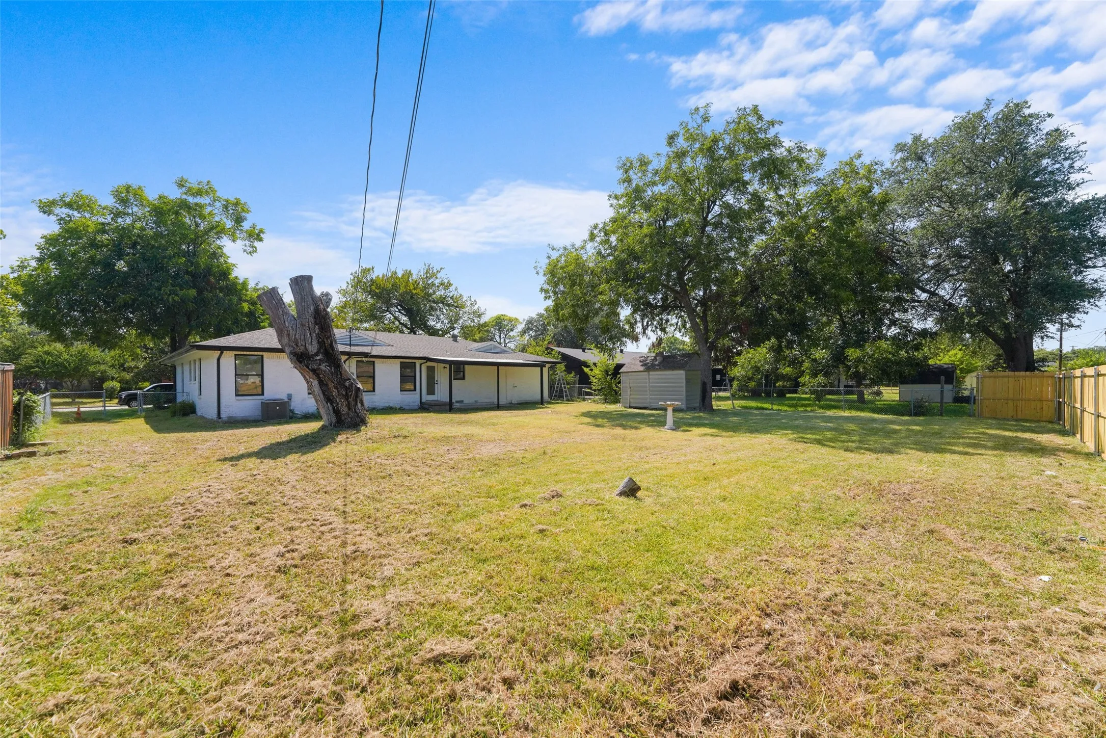 Single Family Residence For Sale in Dallas County , 1710 patricia, Garland, Texas 75042, 3 Bedroom, 2 Bathroom, 2 Garage spaces, 1,332 Sqft, built in 1953, mls#21350785, Real Estate Agent in Garland, Homes For Sale in Dallas county, Homes For Sale in Garland, Realtor in Garland Texas, Real Estate Brokerage Independent Realty Texas, Luminita Cordes Realtor