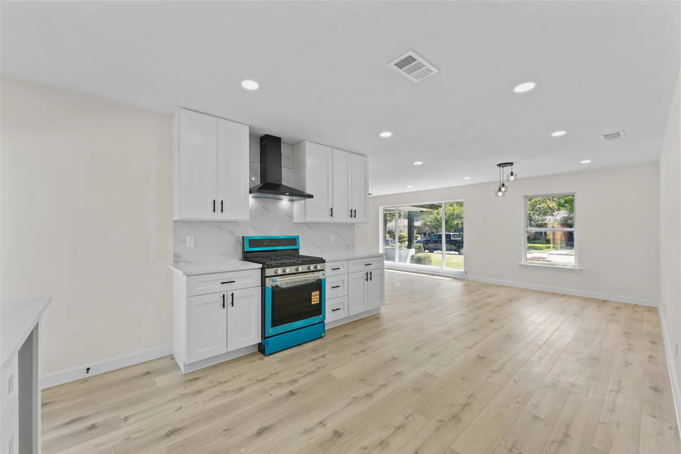 Single Family Residence For Sale in Dallas County , 1710 patricia, Garland, Texas 75042, 3 Bedroom, 2 Bathroom, 2 Garage spaces, 1,332 Sqft, built in 1953, mls#21350785, Real Estate Agent in Garland, Homes For Sale in Dallas county, Homes For Sale in Garland, Realtor in Garland Texas, Real Estate Brokerage Independent Realty Texas, Luminita Cordes Realtor