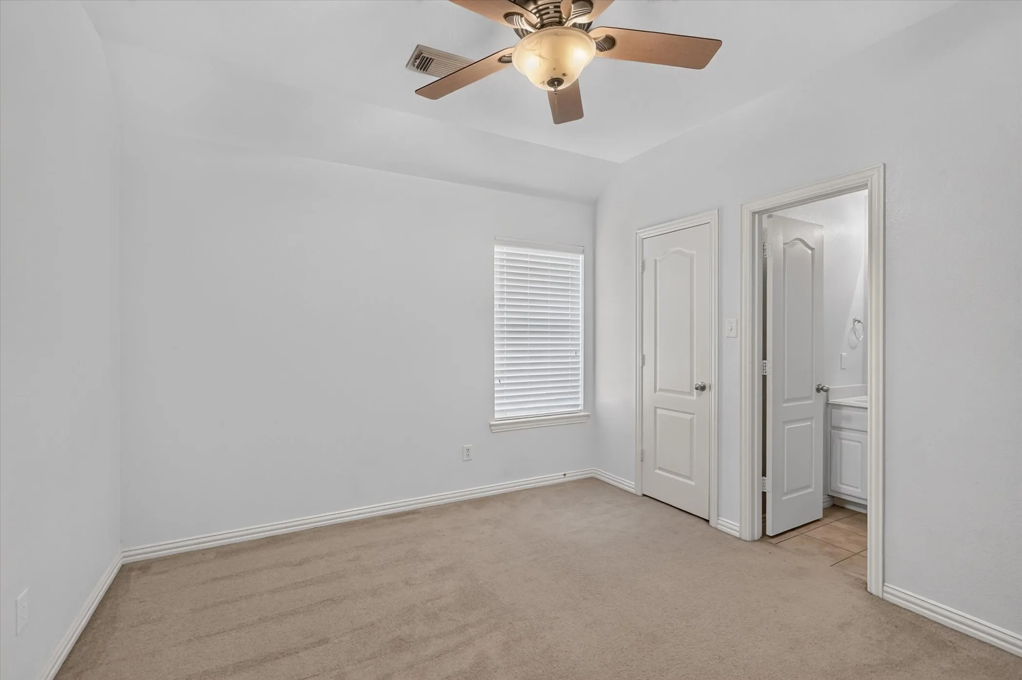 Single Family Residence For Rent in Collin County , 822 Shadybrook Drive, Murphy, Texas 75094, 5 Bedroom, 5 Bathroom, 2 Garage spaces, 3,738 Sqft, built in 2003, mls#21347423, Real Estate Agent in Murphy, Homes For Rent in Collin county, Homes For Rent in Murphy, Realtor in Murphy Texas, Real Estate Brokerage Independent Realty Texas, Luminita Cordes Realtor