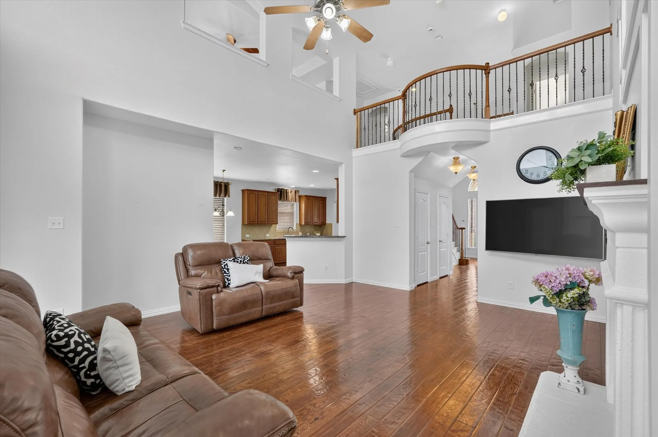 Single Family Residence For Rent in Collin County , 822 Shadybrook Drive, Murphy, Texas 75094, 5 Bedroom, 5 Bathroom, 2 Garage spaces, 3,738 Sqft, built in 2003, mls#21347423, Real Estate Agent in Murphy, Homes For Rent in Collin county, Homes For Rent in Murphy, Realtor in Murphy Texas, Real Estate Brokerage Independent Realty Texas, Luminita Cordes Realtor