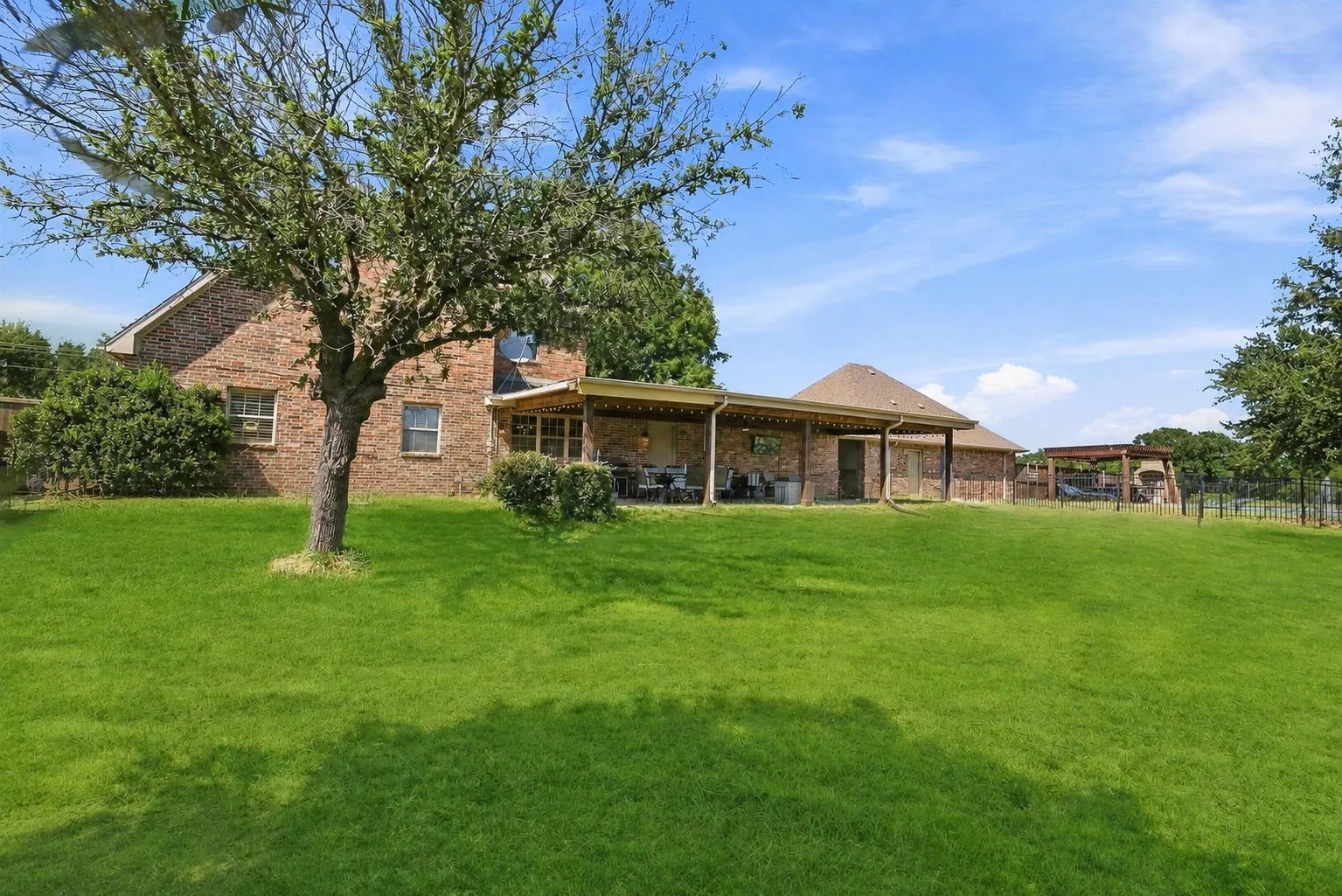 Single Family Residence For Sale in Grayson County , 2474 Mc Connell Road, Gunter, Texas 75058, 3 Bedroom, 3 Bathroom, 3 Garage spaces, 3,191 Sqft, built in 2003, mls#21350763, Real Estate Agent in Gunter, Homes For Sale in Grayson county, Homes For Sale in Gunter, Realtor in Gunter Texas, Real Estate Brokerage Independent Realty Texas, Luminita Cordes Realtor