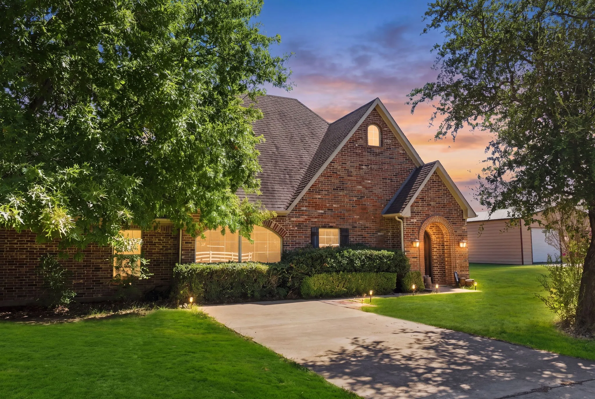 Single Family Residence For Sale in Grayson County , 2474 Mc Connell Road, Gunter, Texas 75058, 3 Bedroom, 3 Bathroom, 3 Garage spaces, 3,191 Sqft, built in 2003, mls#21350763, Real Estate Agent in Gunter, Homes For Sale in Grayson county, Homes For Sale in Gunter, Realtor in Gunter Texas, Real Estate Brokerage Independent Realty Texas, Luminita Cordes Realtor