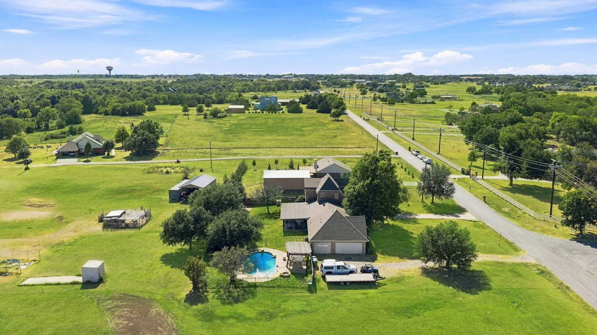 Single Family Residence For Sale in Grayson County , 2474 Mc Connell Road, Gunter, Texas 75058, 3 Bedroom, 3 Bathroom, 3 Garage spaces, 3,191 Sqft, built in 2003, mls#21350763, Real Estate Agent in Gunter, Homes For Sale in Grayson county, Homes For Sale in Gunter, Realtor in Gunter Texas, Real Estate Brokerage Independent Realty Texas, Luminita Cordes Realtor