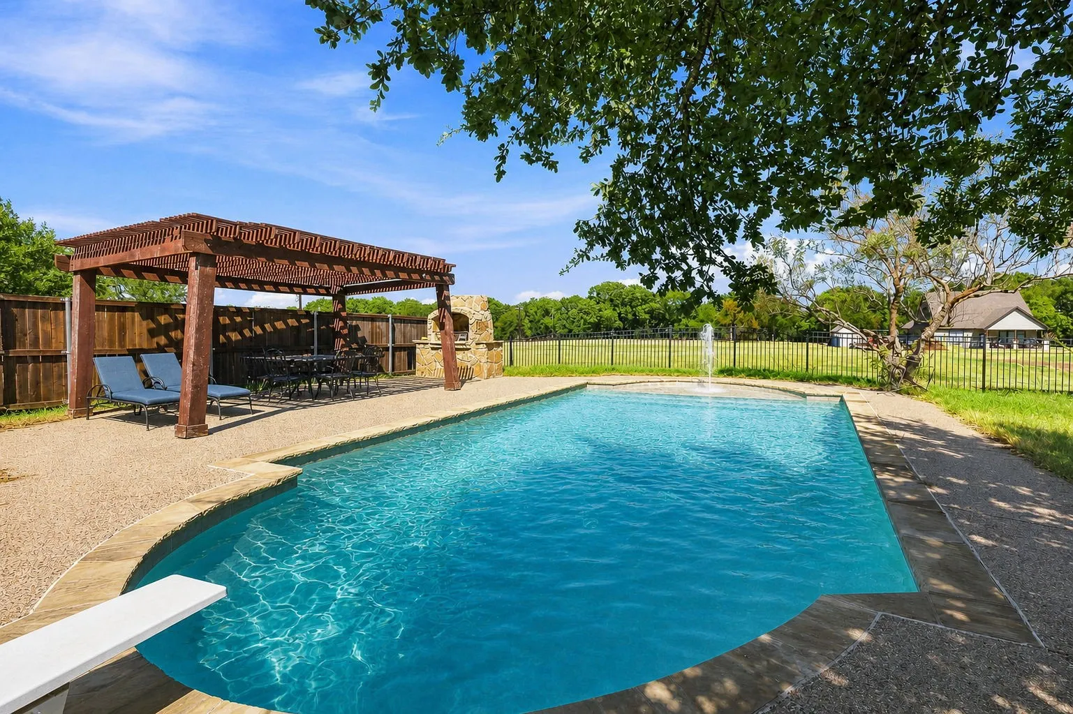 Single Family Residence For Sale in Grayson County , 2474 Mc Connell Road, Gunter, Texas 75058, 3 Bedroom, 3 Bathroom, 3 Garage spaces, 3,191 Sqft, built in 2003, mls#21350763, Real Estate Agent in Gunter, Homes For Sale in Grayson county, Homes For Sale in Gunter, Realtor in Gunter Texas, Real Estate Brokerage Independent Realty Texas, Luminita Cordes Realtor