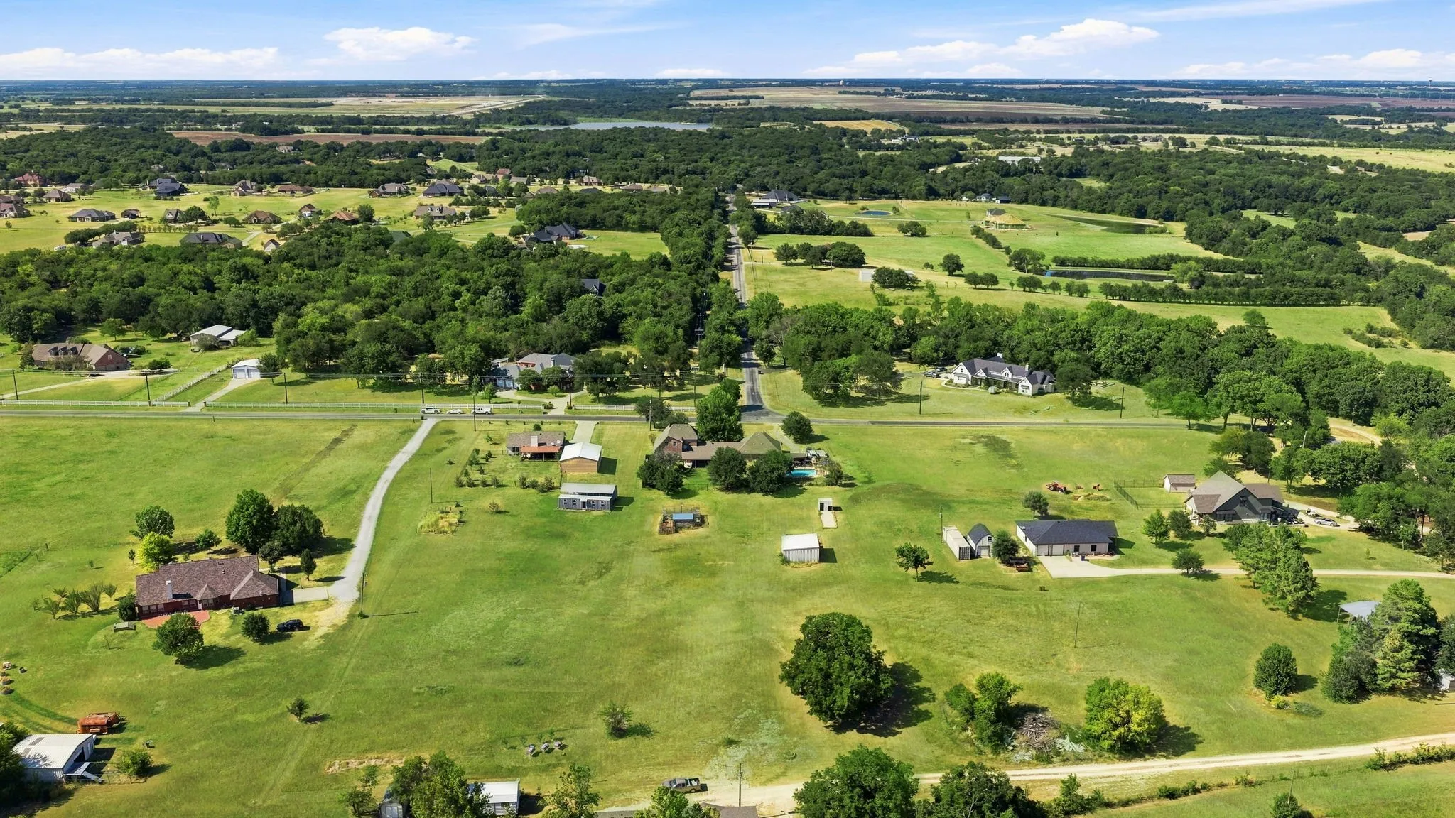 Single Family Residence For Sale in Grayson County , 2474 Mc Connell Road, Gunter, Texas 75058, 3 Bedroom, 3 Bathroom, 3 Garage spaces, 3,191 Sqft, built in 2003, mls#21350763, Real Estate Agent in Gunter, Homes For Sale in Grayson county, Homes For Sale in Gunter, Realtor in Gunter Texas, Real Estate Brokerage Independent Realty Texas, Luminita Cordes Realtor