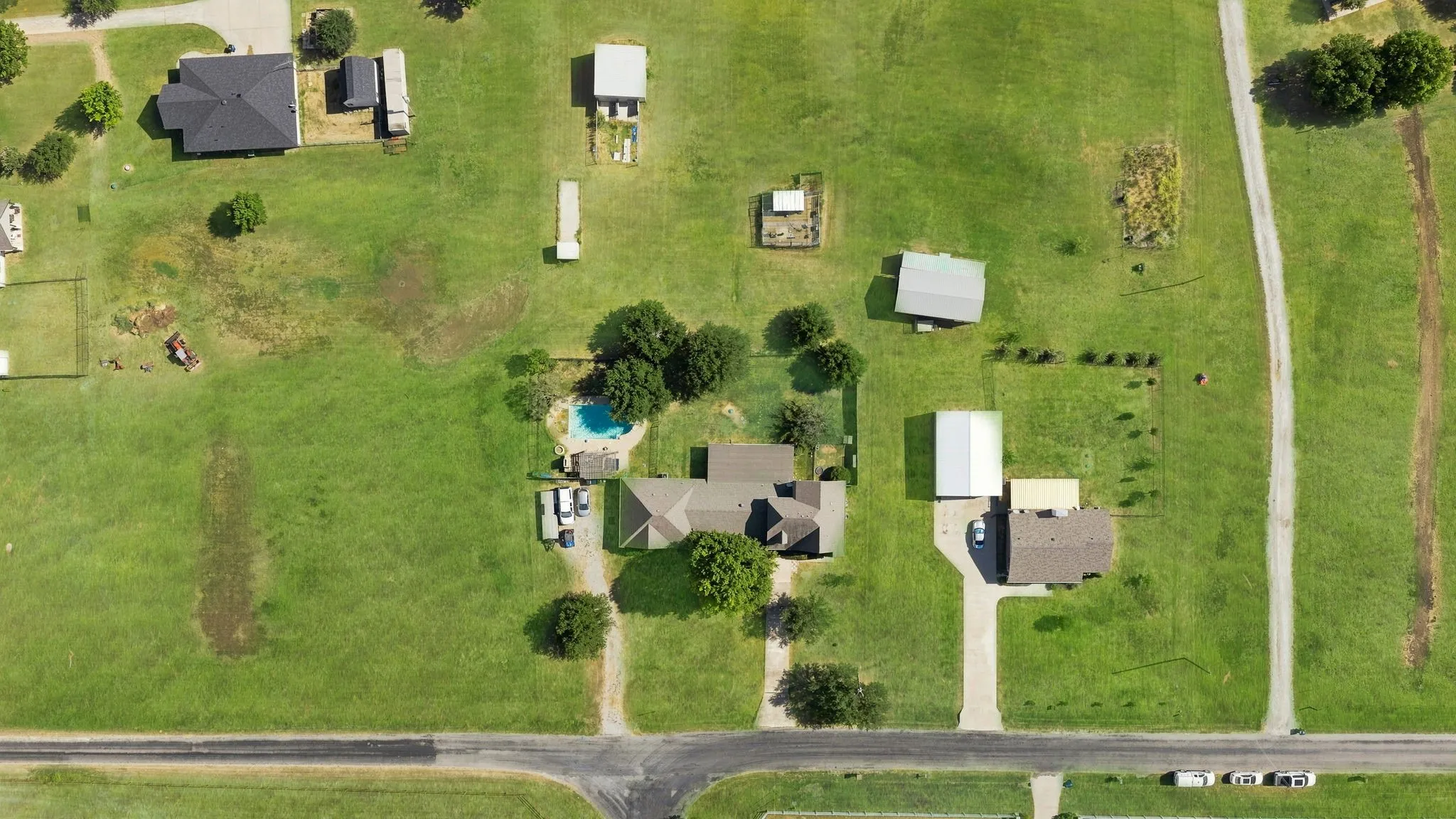 Single Family Residence For Sale in Grayson County , 2474 Mc Connell Road, Gunter, Texas 75058, 3 Bedroom, 3 Bathroom, 3 Garage spaces, 3,191 Sqft, built in 2003, mls#21350763, Real Estate Agent in Gunter, Homes For Sale in Grayson county, Homes For Sale in Gunter, Realtor in Gunter Texas, Real Estate Brokerage Independent Realty Texas, Luminita Cordes Realtor