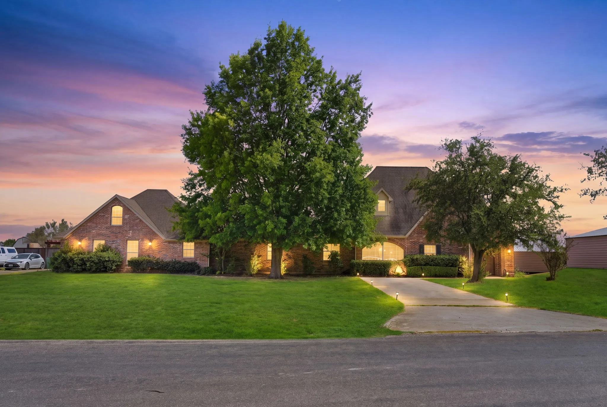 Single Family Residence For Sale in Grayson County , 2474 Mc Connell Road, Gunter, Texas 75058, 3 Bedroom, 3 Bathroom, 3 Garage spaces, 3,191 Sqft, built in 2003, mls#21350763, Real Estate Agent in Gunter, Homes For Sale in Grayson county, Homes For Sale in Gunter, Realtor in Gunter Texas, Real Estate Brokerage Independent Realty Texas, Luminita Cordes Realtor