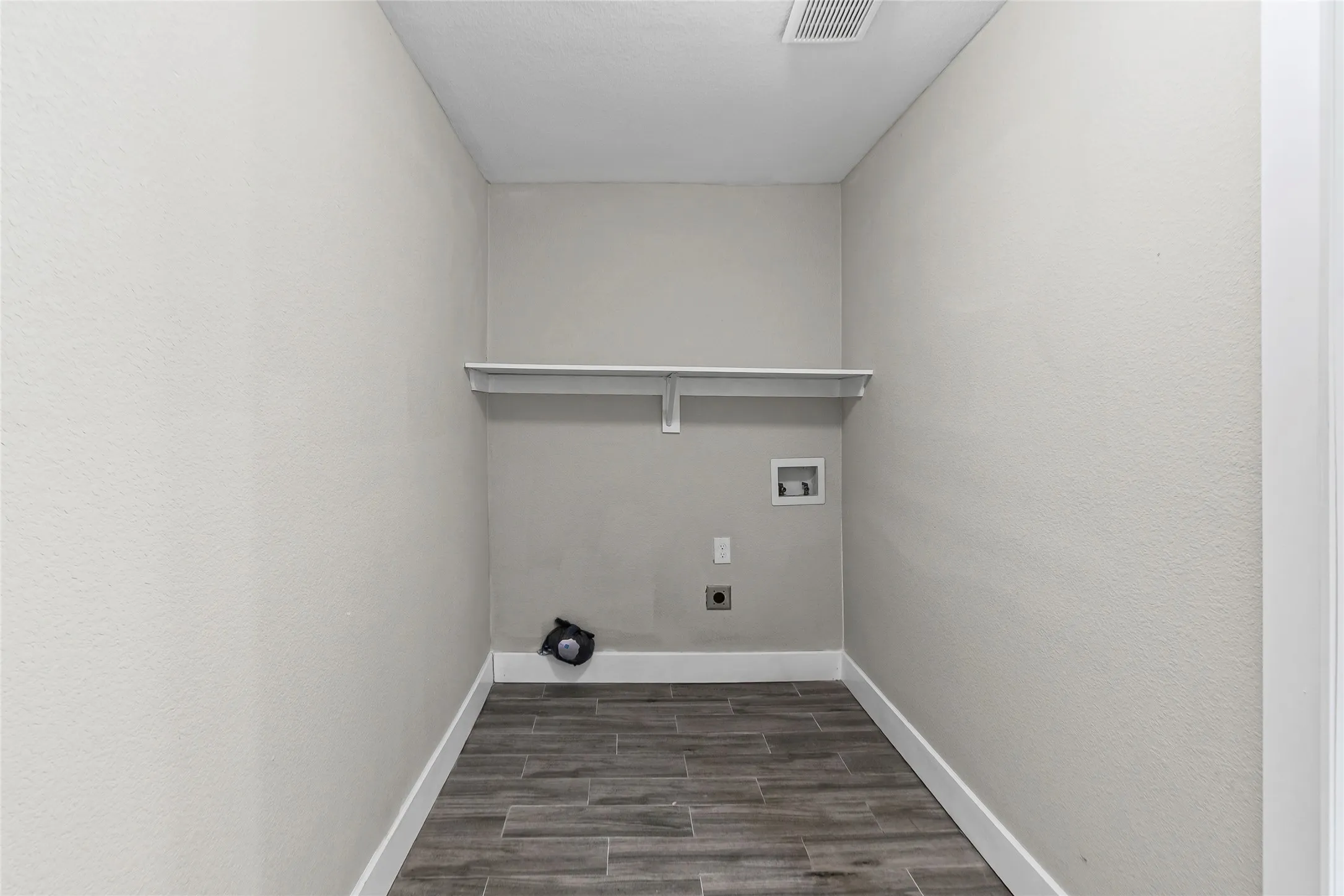 Single Family Residence For Sale in Fannin County , 419 W 5th Street, Bonham, Texas 75418, 3 Bedroom, 2 Bathroom, Garage spaces, 1,444 Sqft, built in 1920, mls#21349602, Real Estate Agent in Bonham, Homes For Sale in Fannin county, Homes For Sale in Bonham, Realtor in Bonham Texas, Real Estate Brokerage Independent Realty Texas, Luminita Cordes Realtor