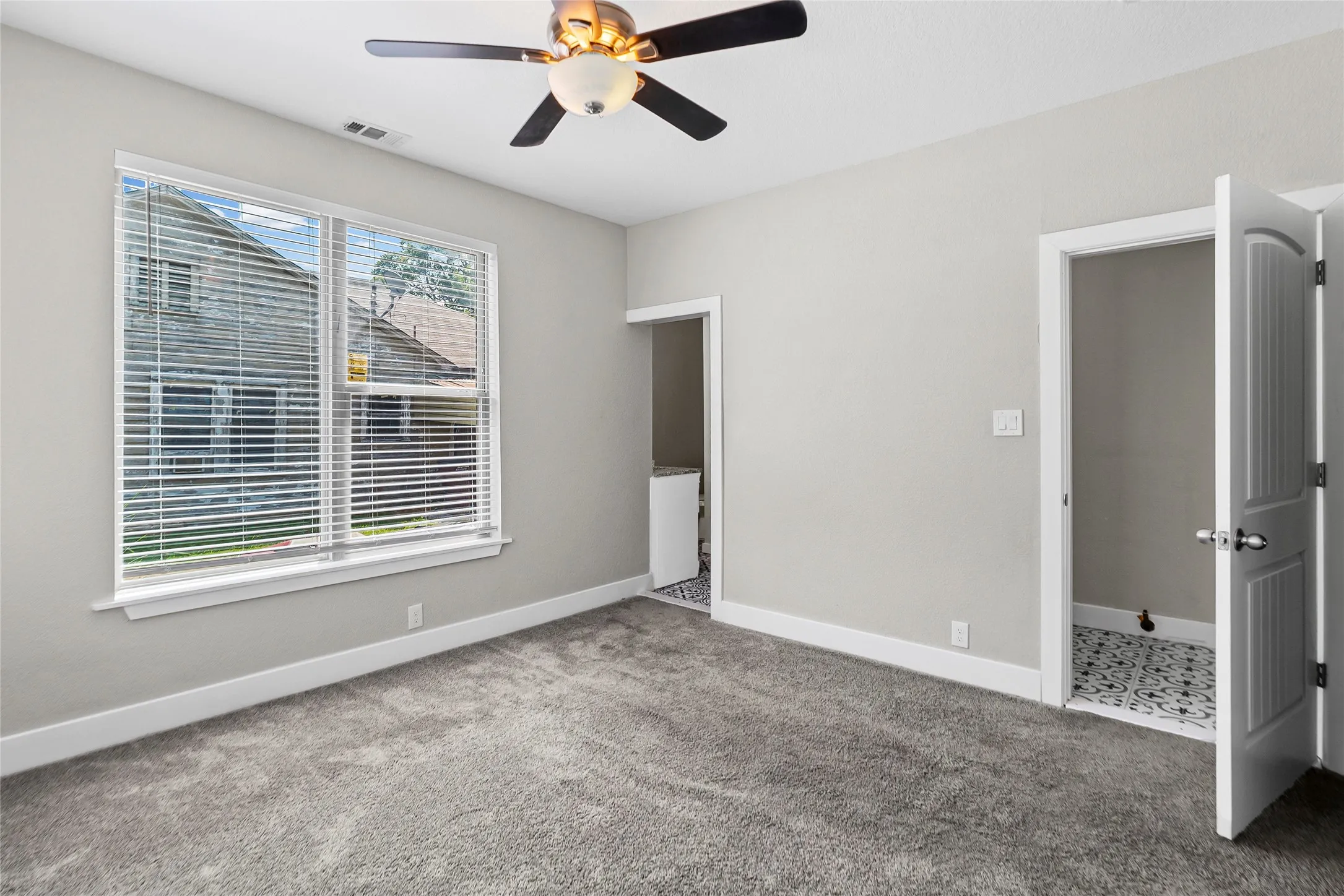 Single Family Residence For Sale in Fannin County , 419 W 5th Street, Bonham, Texas 75418, 3 Bedroom, 2 Bathroom, Garage spaces, 1,444 Sqft, built in 1920, mls#21349602, Real Estate Agent in Bonham, Homes For Sale in Fannin county, Homes For Sale in Bonham, Realtor in Bonham Texas, Real Estate Brokerage Independent Realty Texas, Luminita Cordes Realtor