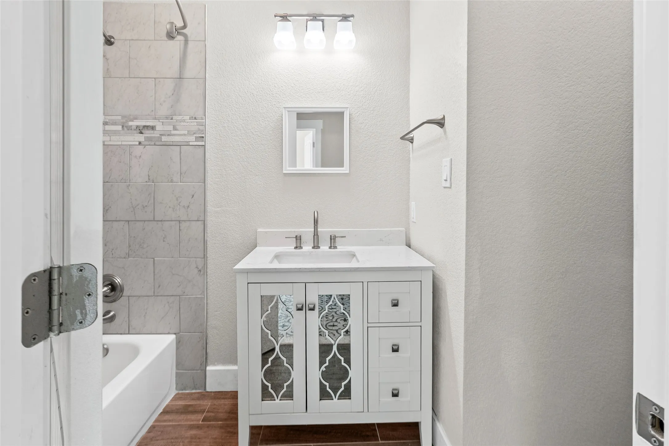Single Family Residence For Sale in Fannin County , 419 W 5th Street, Bonham, Texas 75418, 3 Bedroom, 2 Bathroom, Garage spaces, 1,444 Sqft, built in 1920, mls#21349602, Real Estate Agent in Bonham, Homes For Sale in Fannin county, Homes For Sale in Bonham, Realtor in Bonham Texas, Real Estate Brokerage Independent Realty Texas, Luminita Cordes Realtor