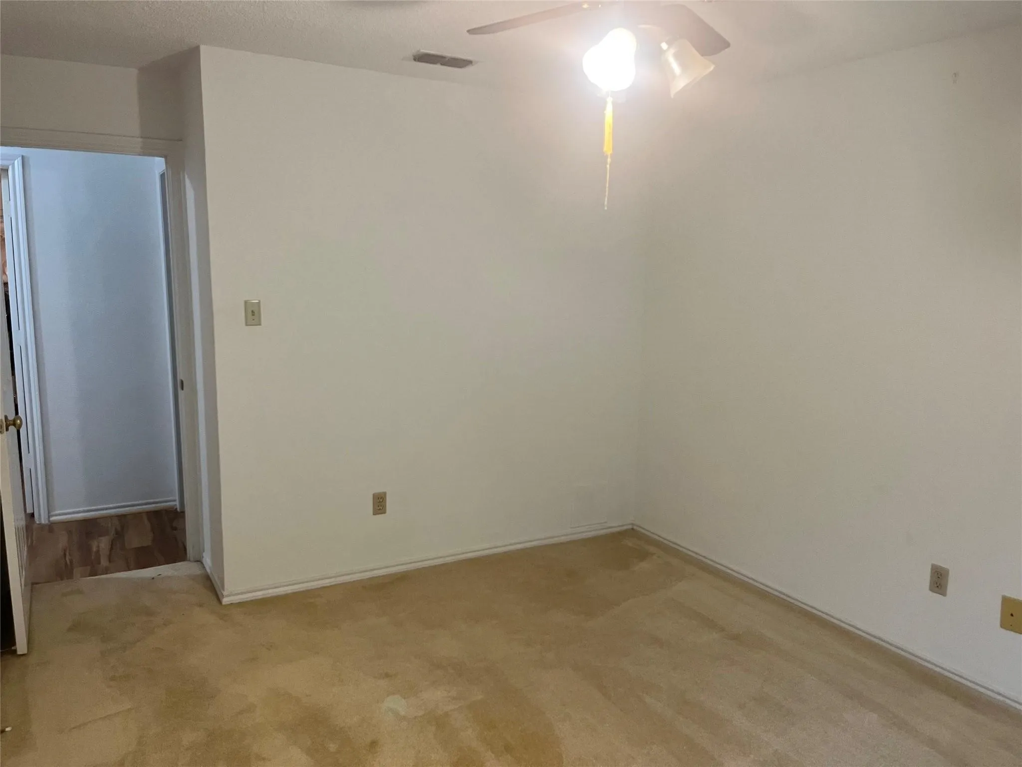 Single Family Residence For Rent in Tarrant County , 7640 Grassland Drive, Fort Worth, Texas 76133, 3 Bedroom, 2 Bathroom, 2 Garage spaces, 1,435 Sqft, built in 1986, mls#21350800, Real Estate Agent in Fort Worth, Homes For Rent in Tarrant county, Homes For Rent in Fort Worth, Realtor in Fort Worth Texas, Real Estate Brokerage Independent Realty Texas, Luminita Cordes Realtor