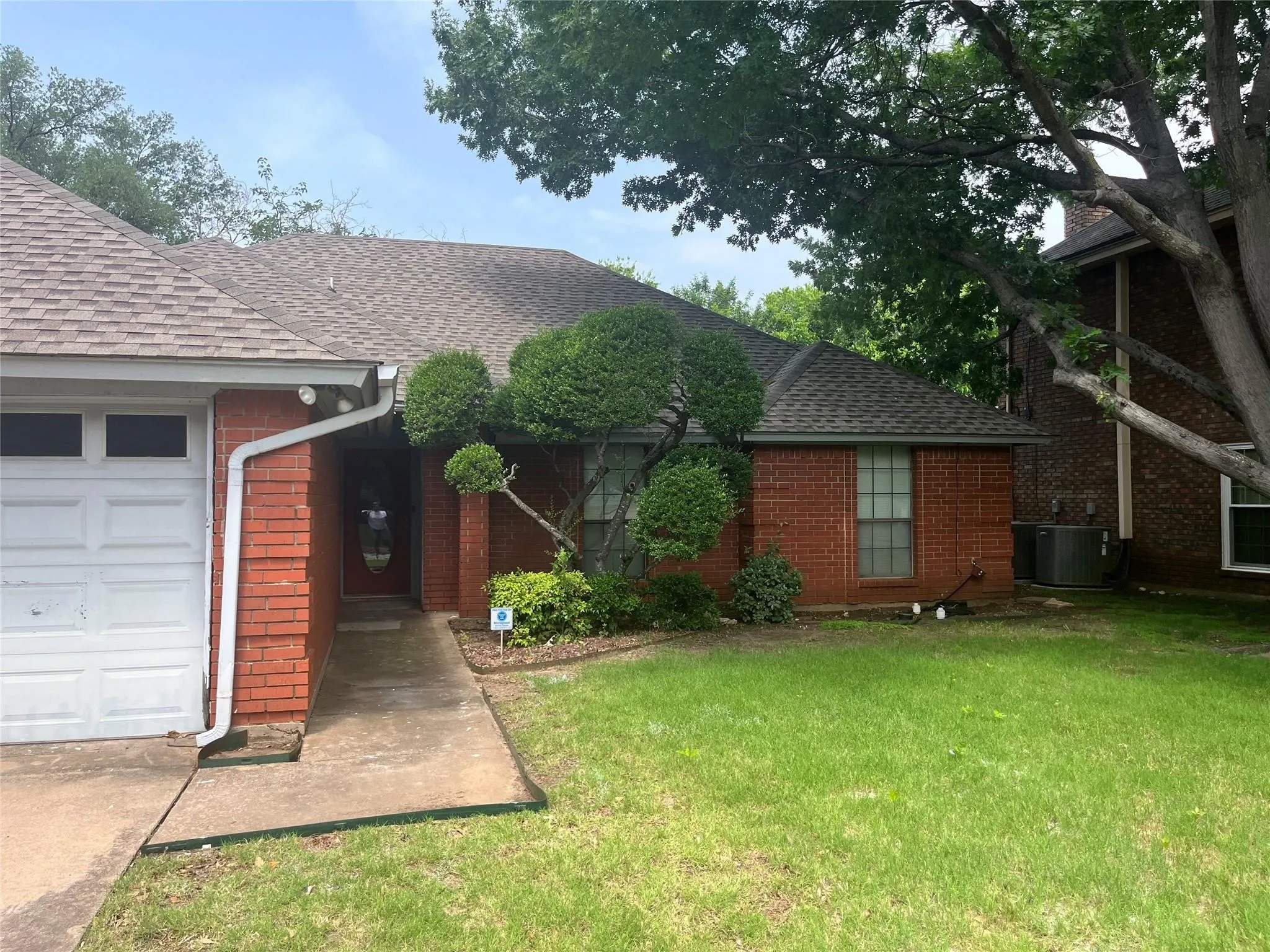 Single Family Residence For Rent in Tarrant County , 7640 Grassland Drive, Fort Worth, Texas 76133, 3 Bedroom, 2 Bathroom, 2 Garage spaces, 1,435 Sqft, built in 1986, mls#21350800, Real Estate Agent in Fort Worth, Homes For Rent in Tarrant county, Homes For Rent in Fort Worth, Realtor in Fort Worth Texas, Real Estate Brokerage Independent Realty Texas, Luminita Cordes Realtor