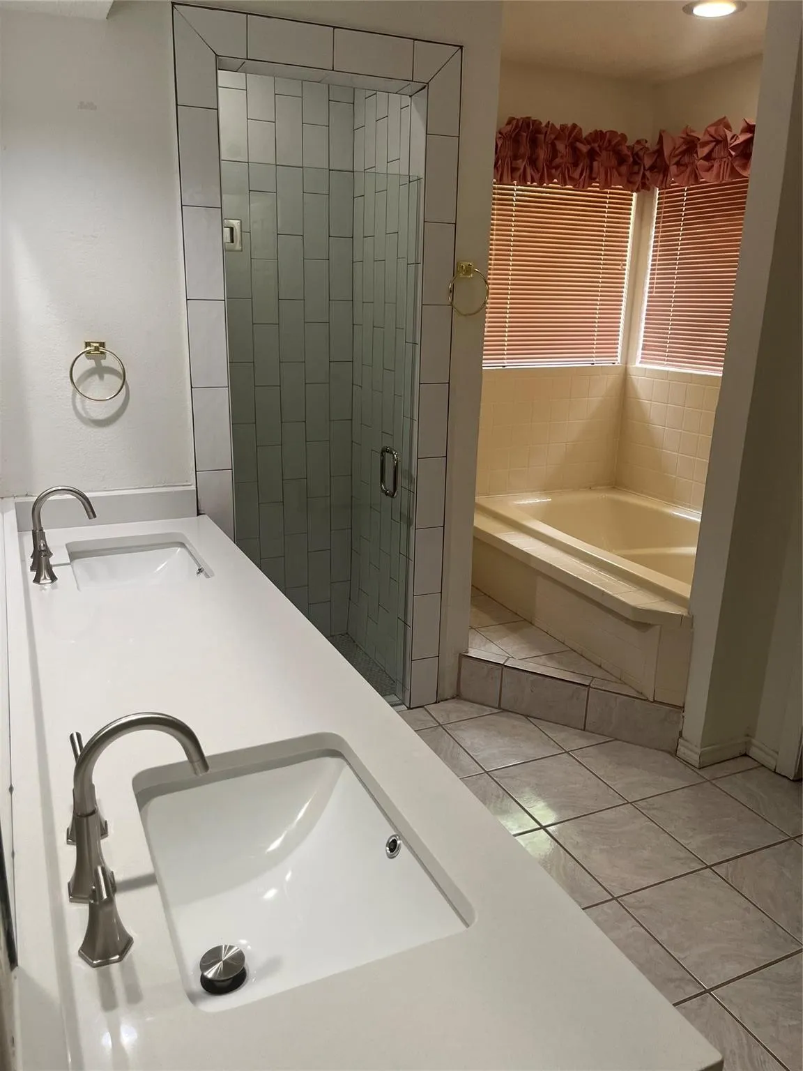 Single Family Residence For Rent in Tarrant County , 7640 Grassland Drive, Fort Worth, Texas 76133, 3 Bedroom, 2 Bathroom, 2 Garage spaces, 1,435 Sqft, built in 1986, mls#21350800, Real Estate Agent in Fort Worth, Homes For Rent in Tarrant county, Homes For Rent in Fort Worth, Realtor in Fort Worth Texas, Real Estate Brokerage Independent Realty Texas, Luminita Cordes Realtor