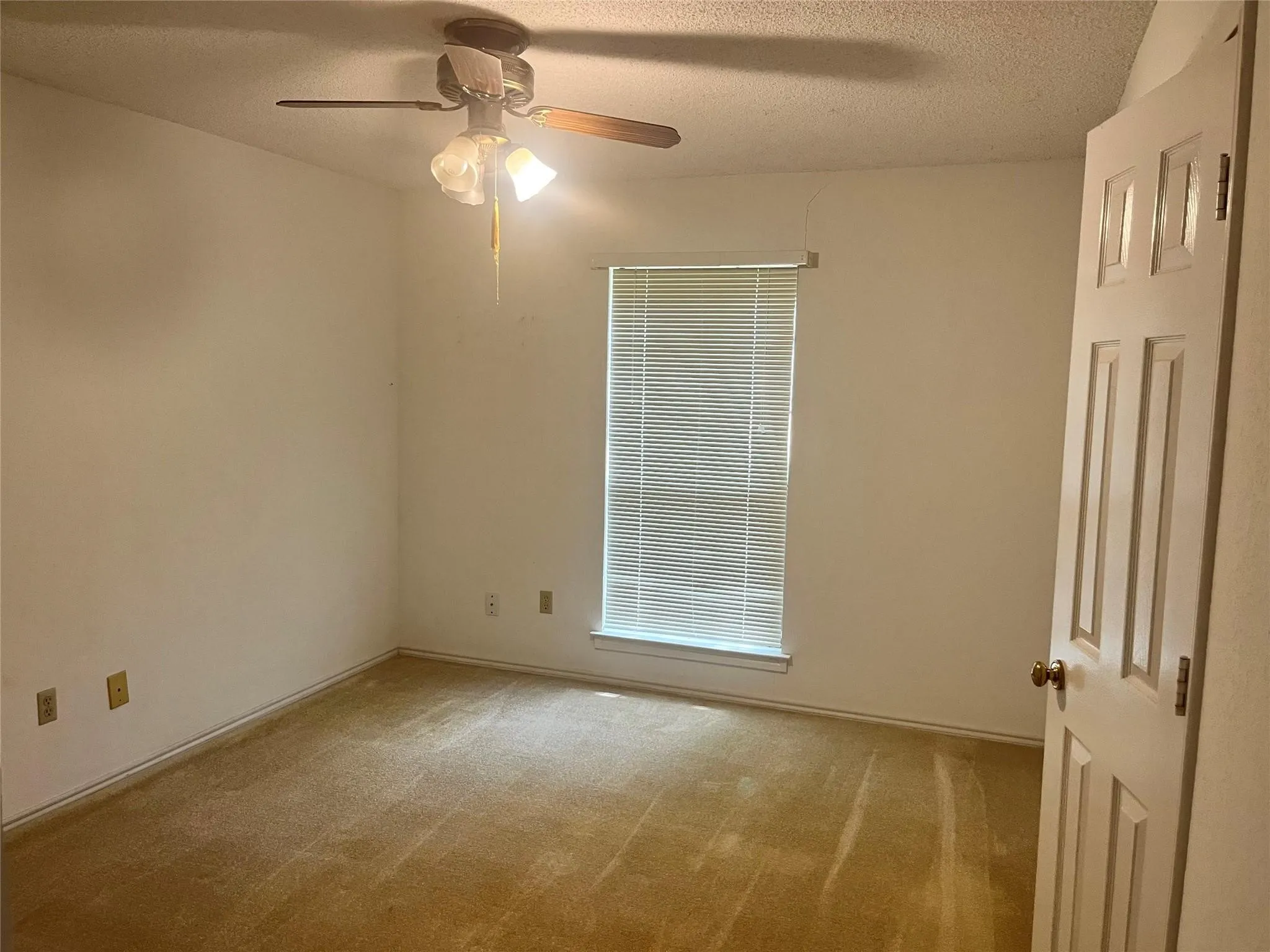 Single Family Residence For Rent in Tarrant County , 7640 Grassland Drive, Fort Worth, Texas 76133, 3 Bedroom, 2 Bathroom, 2 Garage spaces, 1,435 Sqft, built in 1986, mls#21350800, Real Estate Agent in Fort Worth, Homes For Rent in Tarrant county, Homes For Rent in Fort Worth, Realtor in Fort Worth Texas, Real Estate Brokerage Independent Realty Texas, Luminita Cordes Realtor