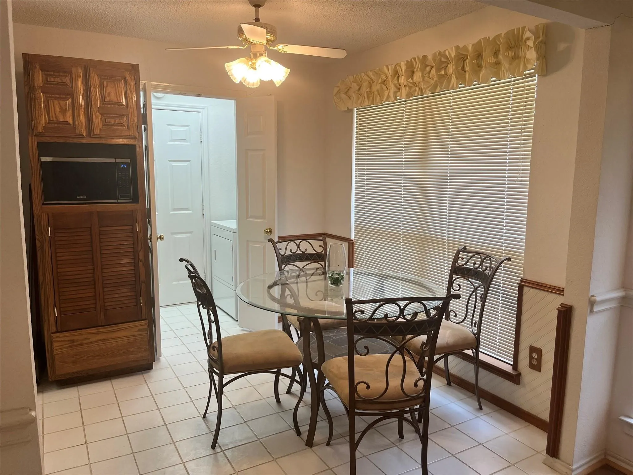 Single Family Residence For Rent in Tarrant County , 7640 Grassland Drive, Fort Worth, Texas 76133, 3 Bedroom, 2 Bathroom, 2 Garage spaces, 1,435 Sqft, built in 1986, mls#21350800, Real Estate Agent in Fort Worth, Homes For Rent in Tarrant county, Homes For Rent in Fort Worth, Realtor in Fort Worth Texas, Real Estate Brokerage Independent Realty Texas, Luminita Cordes Realtor