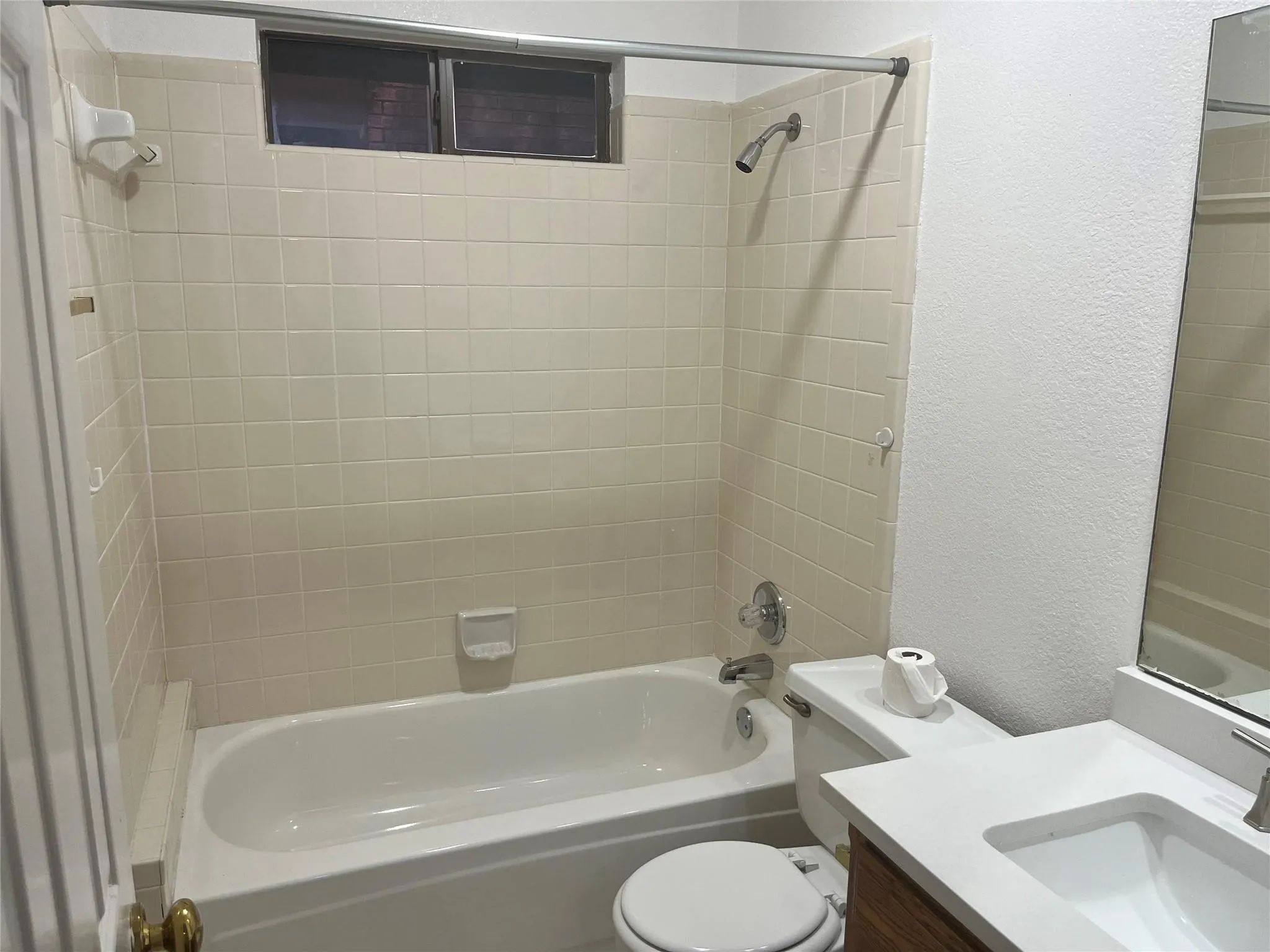 Single Family Residence For Rent in Tarrant County , 7640 Grassland Drive, Fort Worth, Texas 76133, 3 Bedroom, 2 Bathroom, 2 Garage spaces, 1,435 Sqft, built in 1986, mls#21350800, Real Estate Agent in Fort Worth, Homes For Rent in Tarrant county, Homes For Rent in Fort Worth, Realtor in Fort Worth Texas, Real Estate Brokerage Independent Realty Texas, Luminita Cordes Realtor