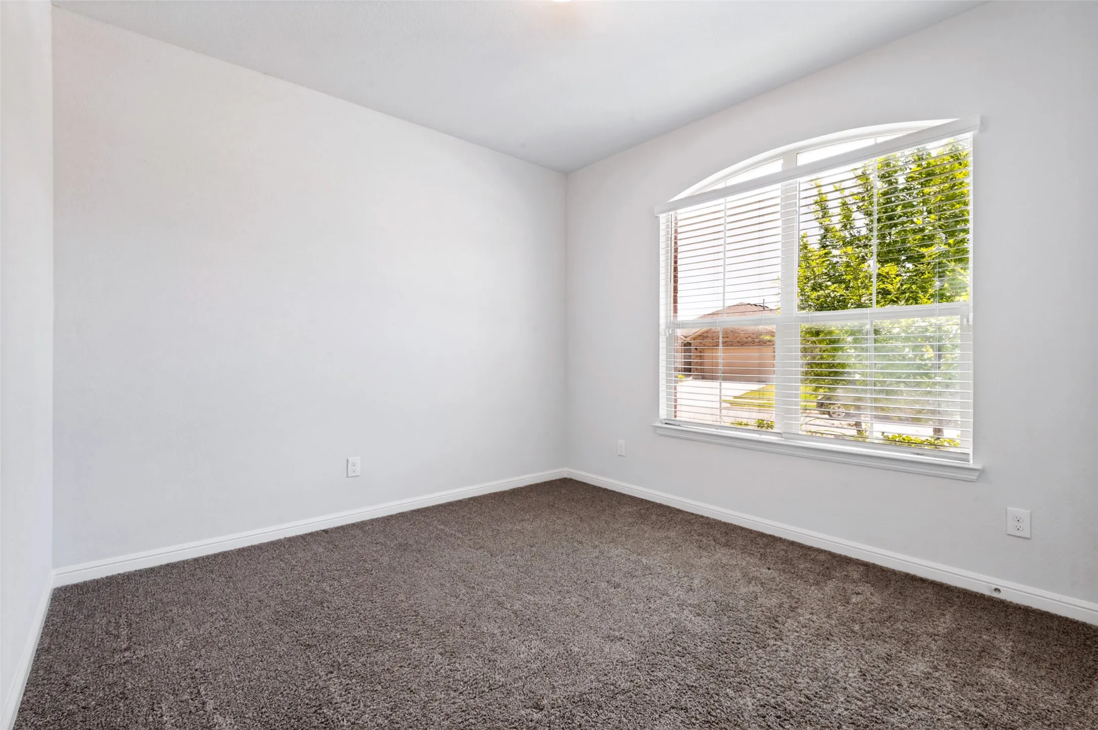 Single Family Residence For Rent in Tarrant County , 9112 Sycamore Leaf Drive, Fort Worth, Texas 76179, 4 Bedroom, 2 Bathroom, 2 Garage spaces, 2,022 Sqft, built in 2020, mls#21350807, Real Estate Agent in Fort Worth, Homes For Rent in Tarrant county, Homes For Rent in Fort Worth, Realtor in Fort Worth Texas, Real Estate Brokerage Independent Realty Texas, Luminita Cordes Realtor