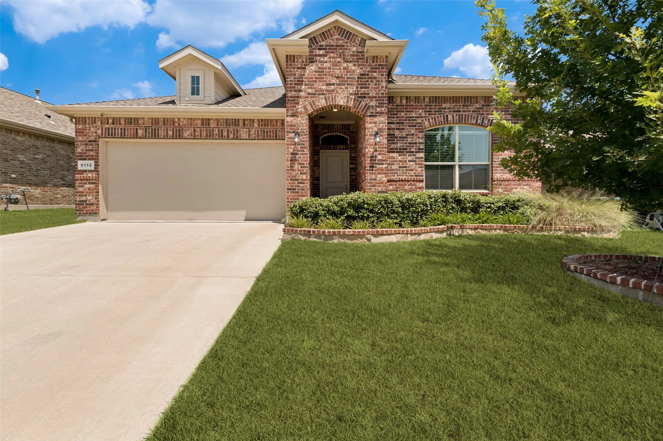 Single Family Residence For Rent in Tarrant County , 9112 Sycamore Leaf Drive, Fort Worth, Texas 76179, 4 Bedroom, 2 Bathroom, 2 Garage spaces, 2,022 Sqft, built in 2020, mls#21350807, Real Estate Agent in Fort Worth, Homes For Rent in Tarrant county, Homes For Rent in Fort Worth, Realtor in Fort Worth Texas, Real Estate Brokerage Independent Realty Texas, Luminita Cordes Realtor