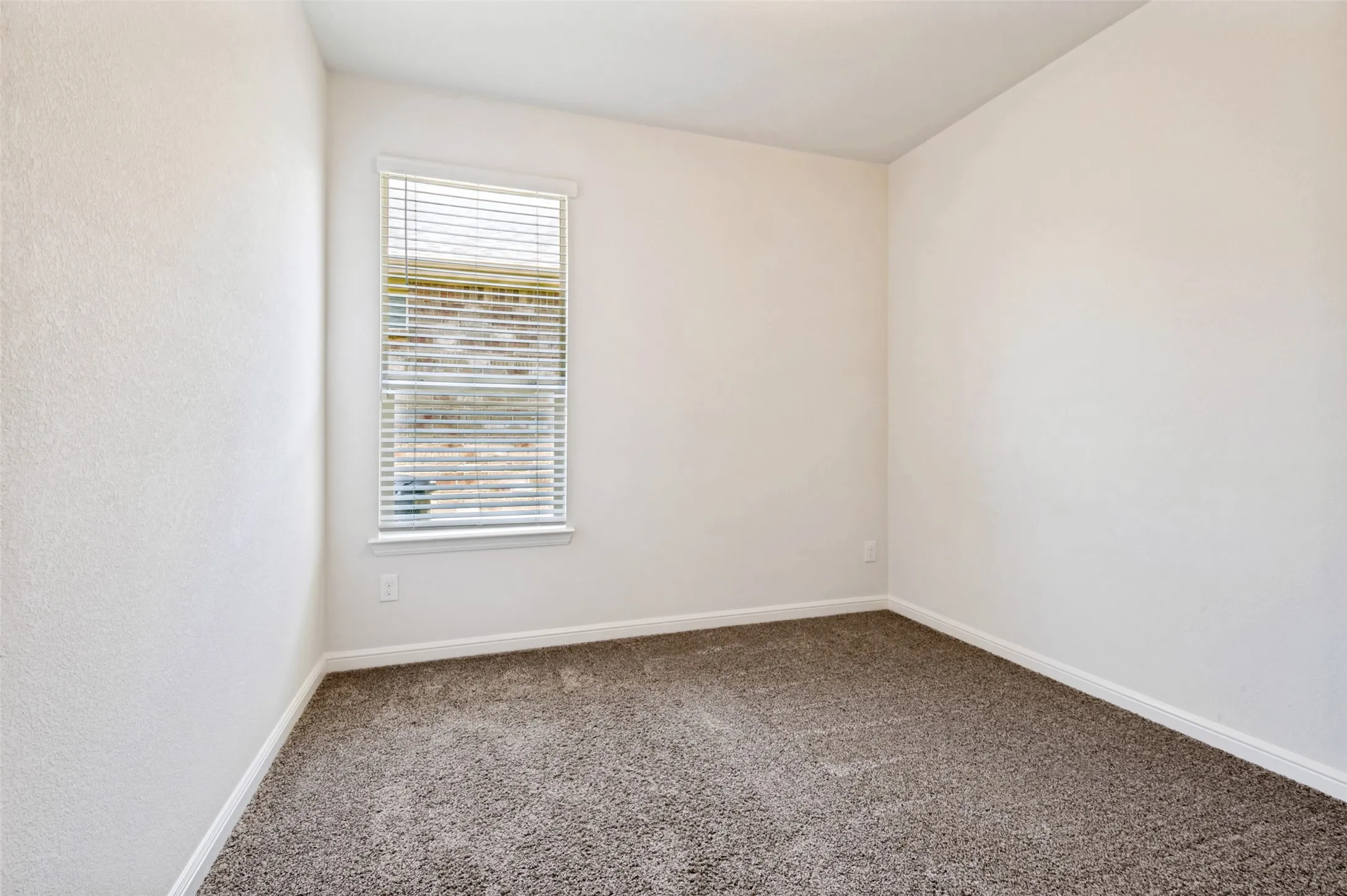 Single Family Residence For Rent in Tarrant County , 9112 Sycamore Leaf Drive, Fort Worth, Texas 76179, 4 Bedroom, 2 Bathroom, 2 Garage spaces, 2,022 Sqft, built in 2020, mls#21350807, Real Estate Agent in Fort Worth, Homes For Rent in Tarrant county, Homes For Rent in Fort Worth, Realtor in Fort Worth Texas, Real Estate Brokerage Independent Realty Texas, Luminita Cordes Realtor