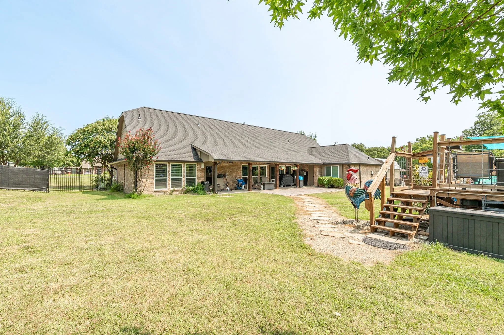 Single Family Residence For Sale in Collin County , 835 Cross Post Lane, Lowry Crossing, Texas 75069, 3 Bedroom, 3 Bathroom, 2 Garage spaces, 2,743 Sqft, built in 2004, mls#21349782, Real Estate Agent in Lowry Crossing, Homes For Sale in Collin county, Homes For Sale in Lowry Crossing, Realtor in Lowry Crossing Texas, Real Estate Brokerage Independent Realty Texas, Luminita Cordes Realtor