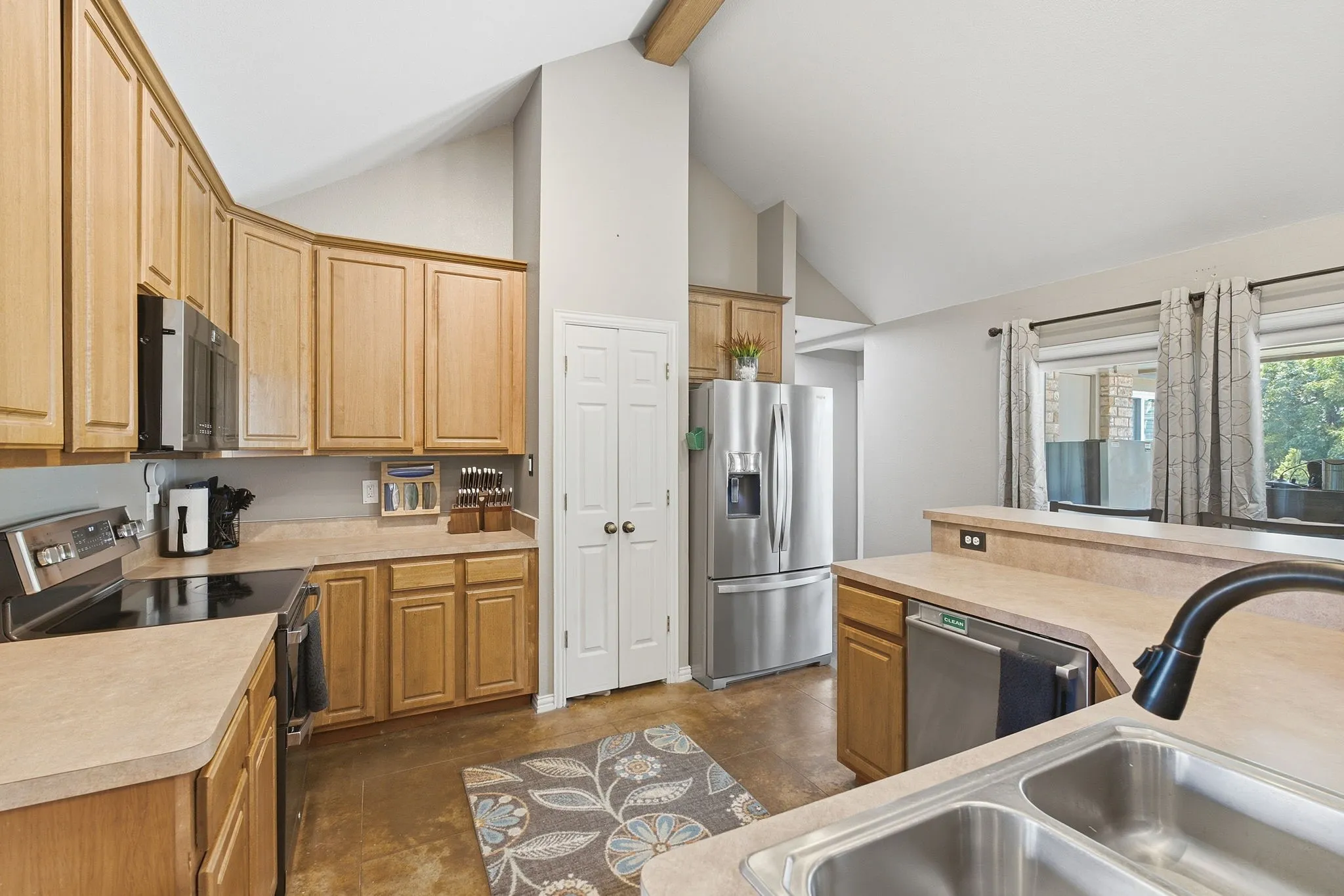 Single Family Residence For Sale in Collin County , 835 Cross Post Lane, Lowry Crossing, Texas 75069, 3 Bedroom, 3 Bathroom, 2 Garage spaces, 2,743 Sqft, built in 2004, mls#21349782, Real Estate Agent in Lowry Crossing, Homes For Sale in Collin county, Homes For Sale in Lowry Crossing, Realtor in Lowry Crossing Texas, Real Estate Brokerage Independent Realty Texas, Luminita Cordes Realtor