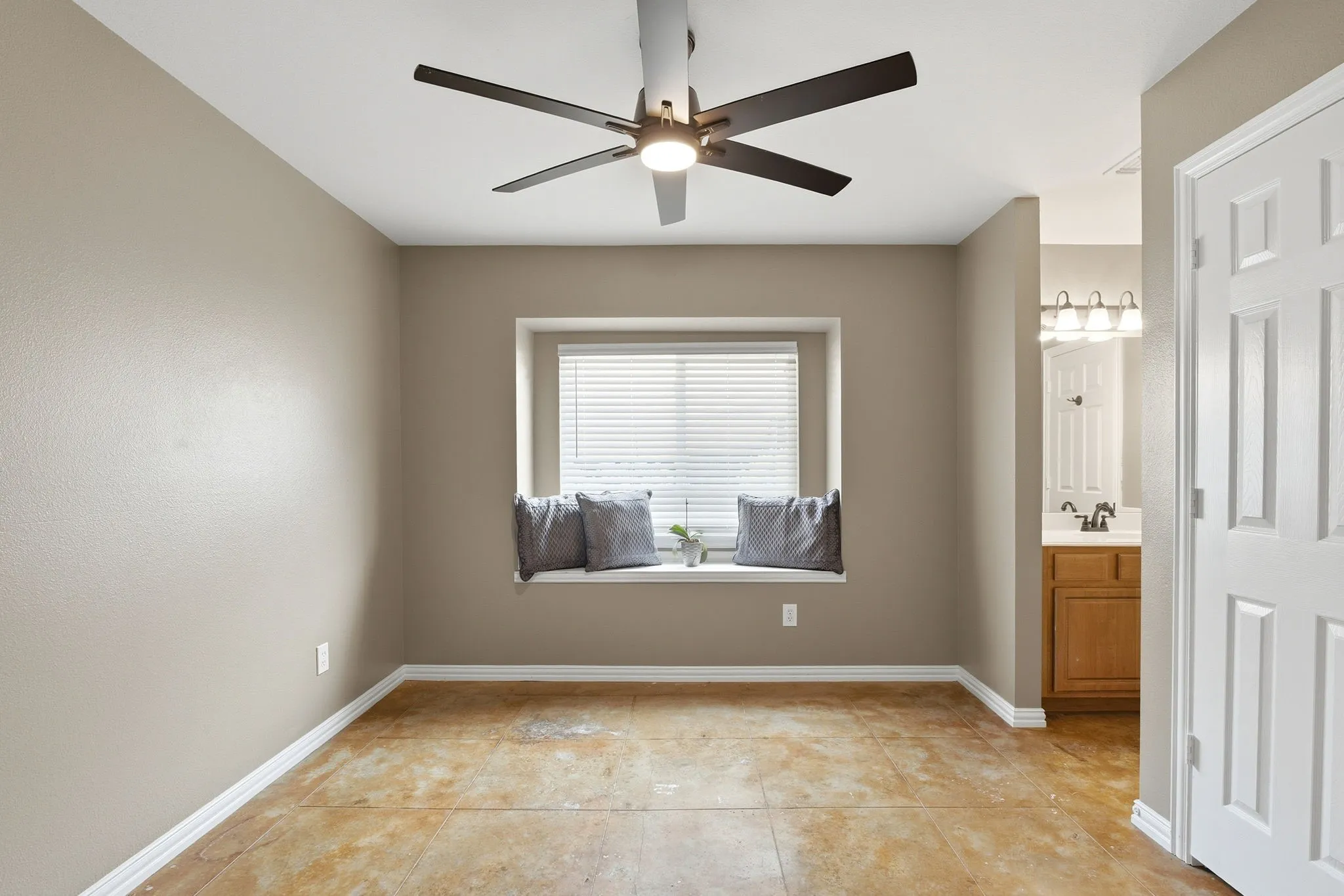 Single Family Residence For Sale in Collin County , 835 Cross Post Lane, Lowry Crossing, Texas 75069, 3 Bedroom, 3 Bathroom, 2 Garage spaces, 2,743 Sqft, built in 2004, mls#21349782, Real Estate Agent in Lowry Crossing, Homes For Sale in Collin county, Homes For Sale in Lowry Crossing, Realtor in Lowry Crossing Texas, Real Estate Brokerage Independent Realty Texas, Luminita Cordes Realtor