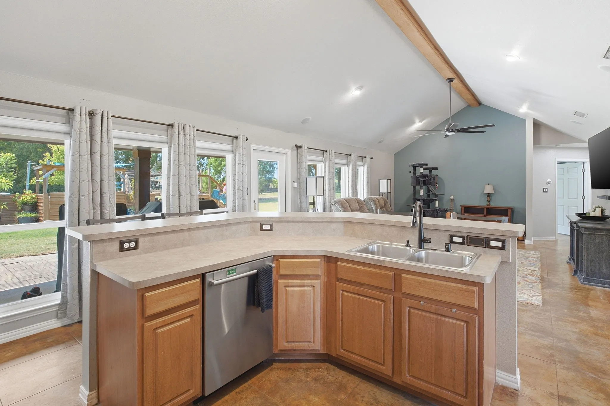 Single Family Residence For Sale in Collin County , 835 Cross Post Lane, Lowry Crossing, Texas 75069, 3 Bedroom, 3 Bathroom, 2 Garage spaces, 2,743 Sqft, built in 2004, mls#21349782, Real Estate Agent in Lowry Crossing, Homes For Sale in Collin county, Homes For Sale in Lowry Crossing, Realtor in Lowry Crossing Texas, Real Estate Brokerage Independent Realty Texas, Luminita Cordes Realtor