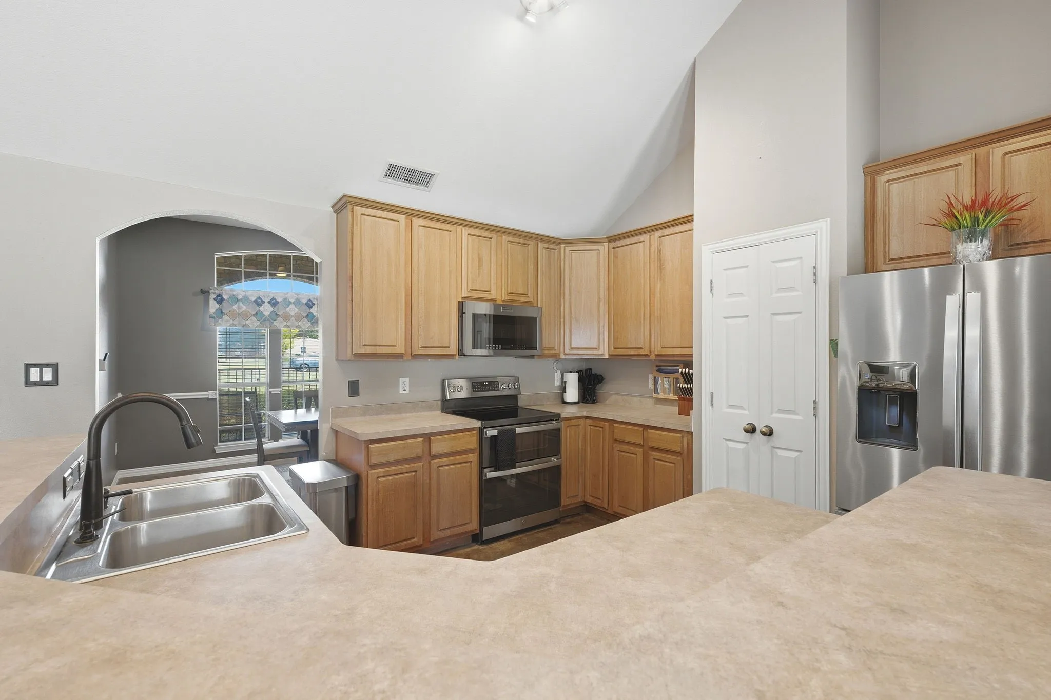 Single Family Residence For Sale in Collin County , 835 Cross Post Lane, Lowry Crossing, Texas 75069, 3 Bedroom, 3 Bathroom, 2 Garage spaces, 2,743 Sqft, built in 2004, mls#21349782, Real Estate Agent in Lowry Crossing, Homes For Sale in Collin county, Homes For Sale in Lowry Crossing, Realtor in Lowry Crossing Texas, Real Estate Brokerage Independent Realty Texas, Luminita Cordes Realtor