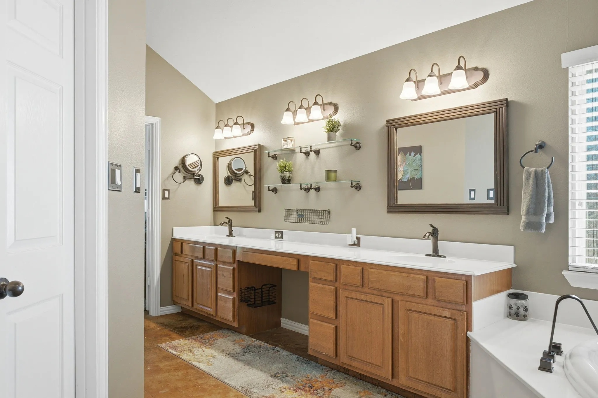 Single Family Residence For Sale in Collin County , 835 Cross Post Lane, Lowry Crossing, Texas 75069, 3 Bedroom, 3 Bathroom, 2 Garage spaces, 2,743 Sqft, built in 2004, mls#21349782, Real Estate Agent in Lowry Crossing, Homes For Sale in Collin county, Homes For Sale in Lowry Crossing, Realtor in Lowry Crossing Texas, Real Estate Brokerage Independent Realty Texas, Luminita Cordes Realtor