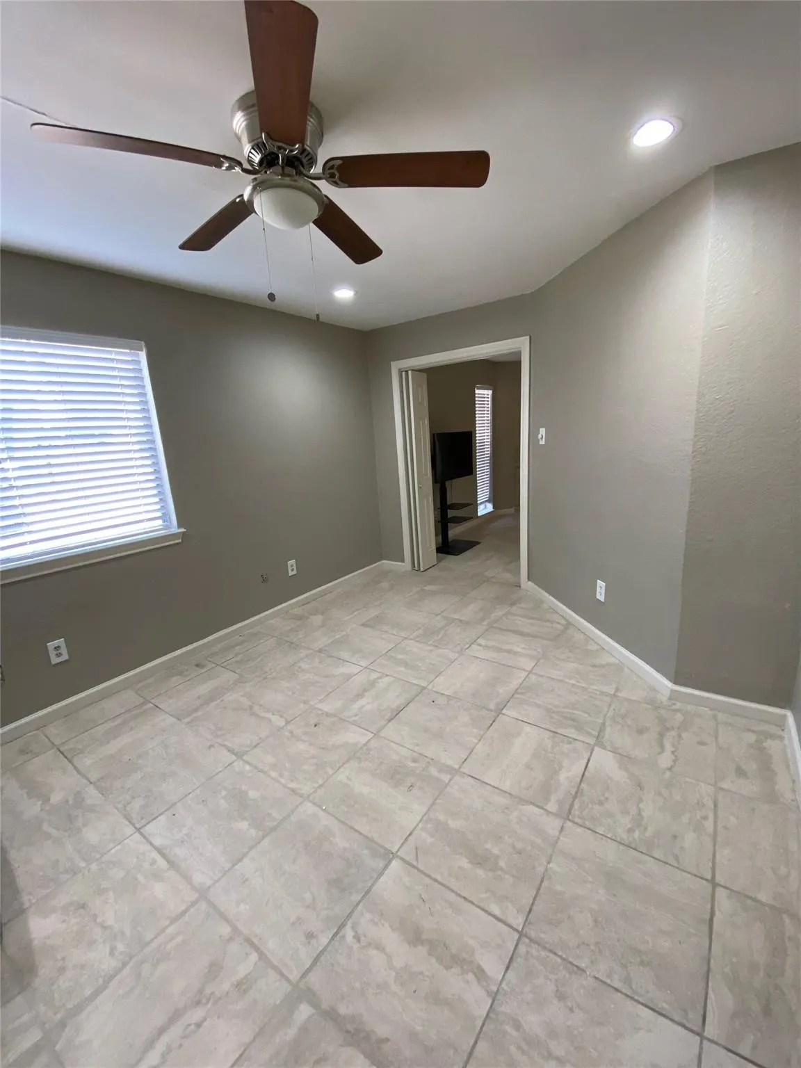 Condominium For Sale in Dallas County , 9827 Walnut Street 112, Dallas, Texas 75243, 1 Bedroom, 1 Bathroom, Garage spaces, 551 Sqft, built in 1983, Price $65,000, mls#21350822, Real Estate Agent in Dallas, Homes For Sale in Dallas county, Homes For Sale in Dallas, Realtor in Dallas Texas, Real Estate Brokerage Independent Realty Texas, Luminita Cordes Realtor