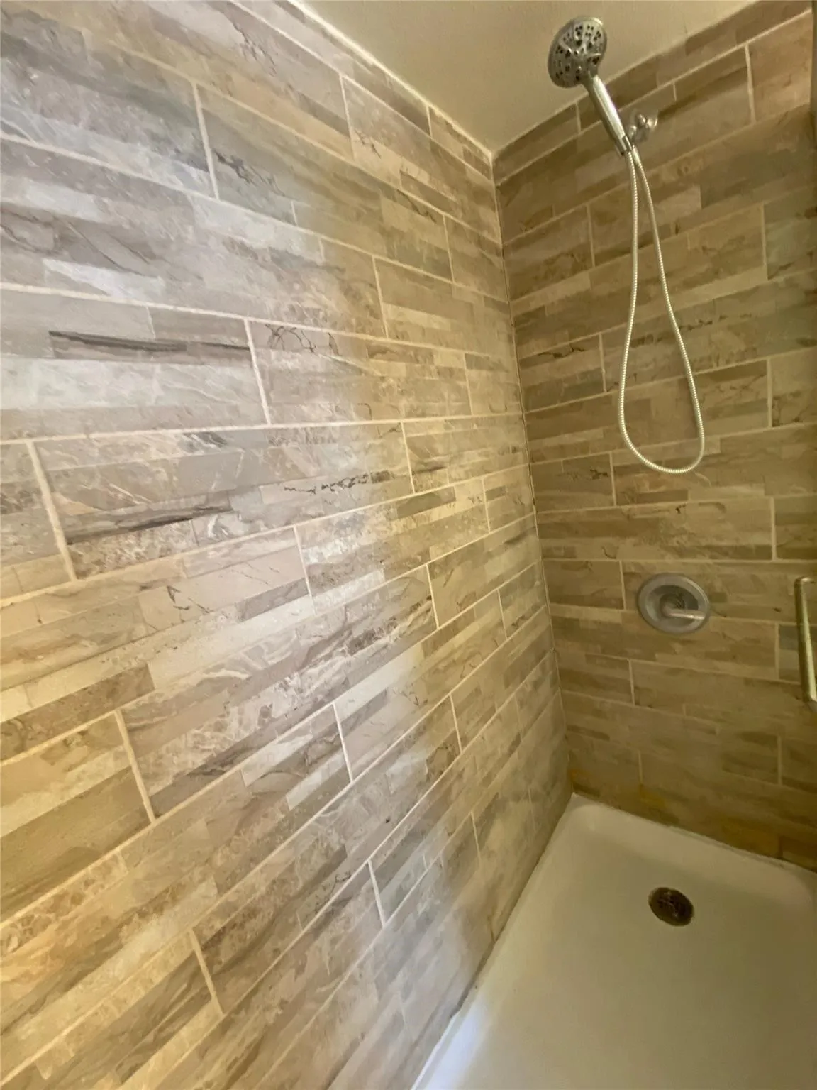 Condominium For Sale in Dallas County , 9827 Walnut Street 112, Dallas, Texas 75243, 1 Bedroom, 1 Bathroom, Garage spaces, 551 Sqft, built in 1983, Price $65,000, mls#21350822, Real Estate Agent in Dallas, Homes For Sale in Dallas county, Homes For Sale in Dallas, Realtor in Dallas Texas, Real Estate Brokerage Independent Realty Texas, Luminita Cordes Realtor