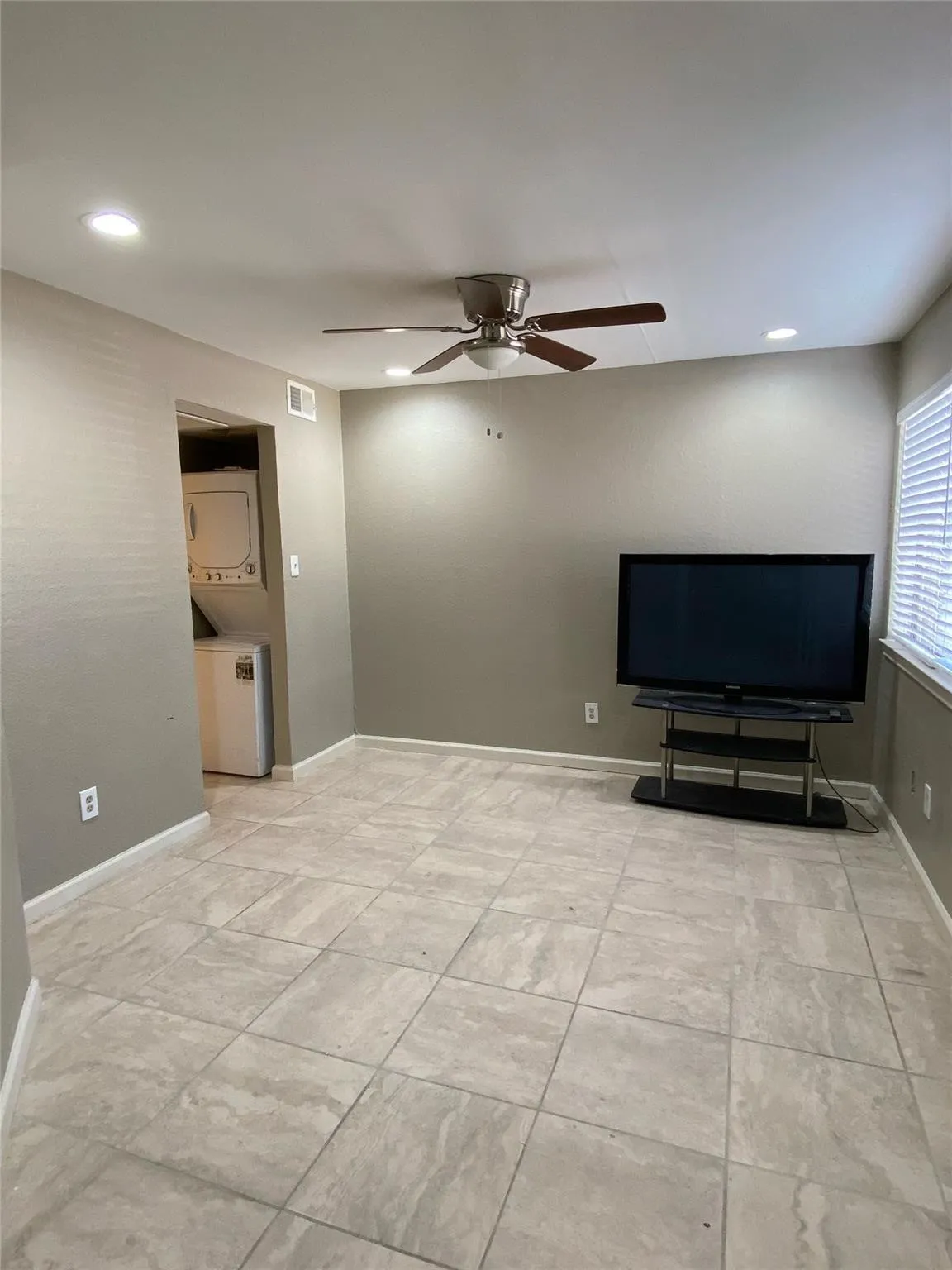 Condominium For Sale in Dallas County , 9827 Walnut Street 112, Dallas, Texas 75243, 1 Bedroom, 1 Bathroom, Garage spaces, 551 Sqft, built in 1983, Price $65,000, mls#21350822, Real Estate Agent in Dallas, Homes For Sale in Dallas county, Homes For Sale in Dallas, Realtor in Dallas Texas, Real Estate Brokerage Independent Realty Texas, Luminita Cordes Realtor