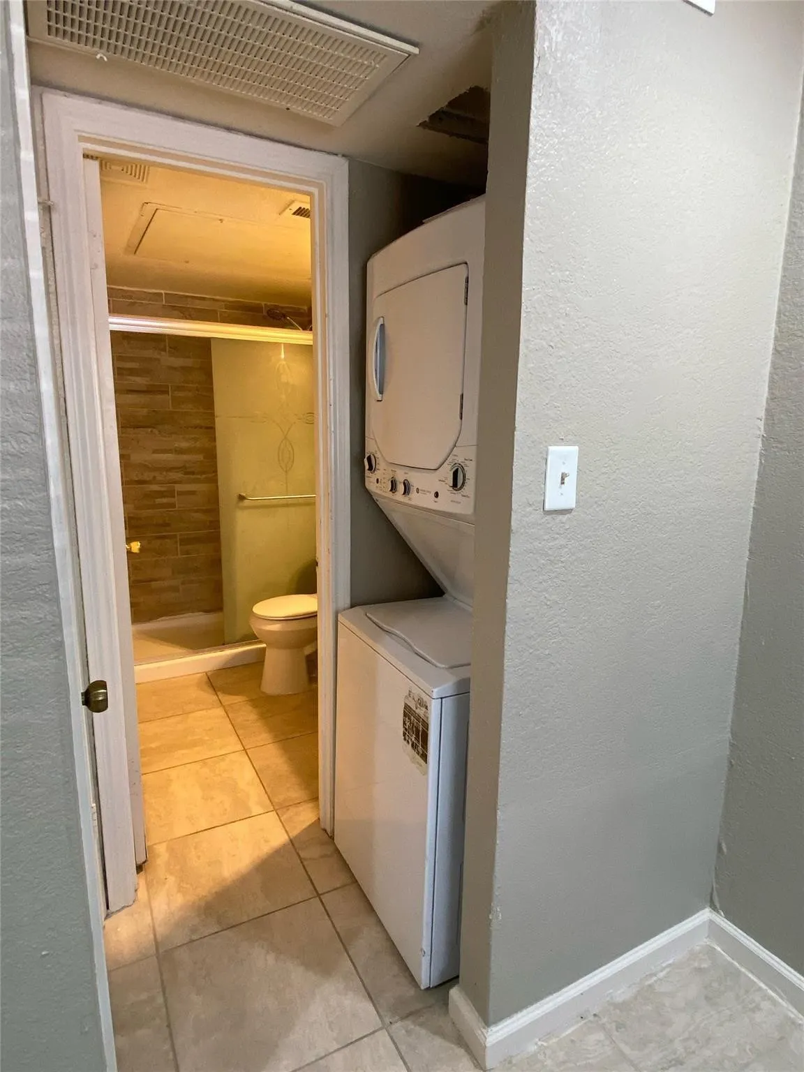 Condominium For Sale in Dallas County , 9827 Walnut Street 112, Dallas, Texas 75243, 1 Bedroom, 1 Bathroom, Garage spaces, 551 Sqft, built in 1983, Price $65,000, mls#21350822, Real Estate Agent in Dallas, Homes For Sale in Dallas county, Homes For Sale in Dallas, Realtor in Dallas Texas, Real Estate Brokerage Independent Realty Texas, Luminita Cordes Realtor
