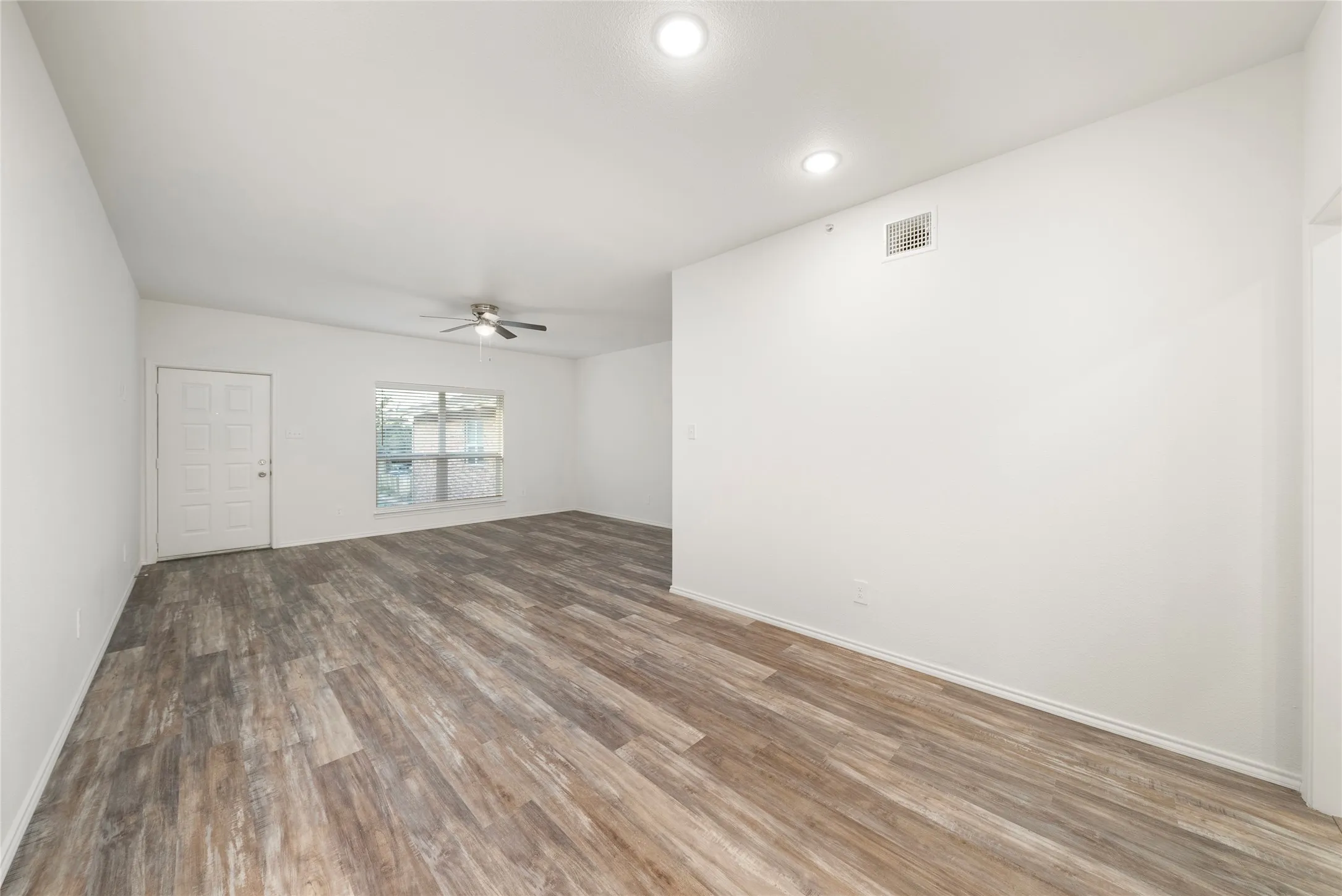 Condominium For Rent in Dallas County , 11232 Park Central Place C, Dallas, Texas 75230, 2 Bedroom, 2 Bathroom, Garage spaces, 1,056 Sqft, built in 2022, mls#21348788, Real Estate Agent in Dallas, Homes For Rent in Dallas county, Homes For Rent in Dallas, Realtor in Dallas Texas, Real Estate Brokerage Independent Realty Texas, Luminita Cordes Realtor