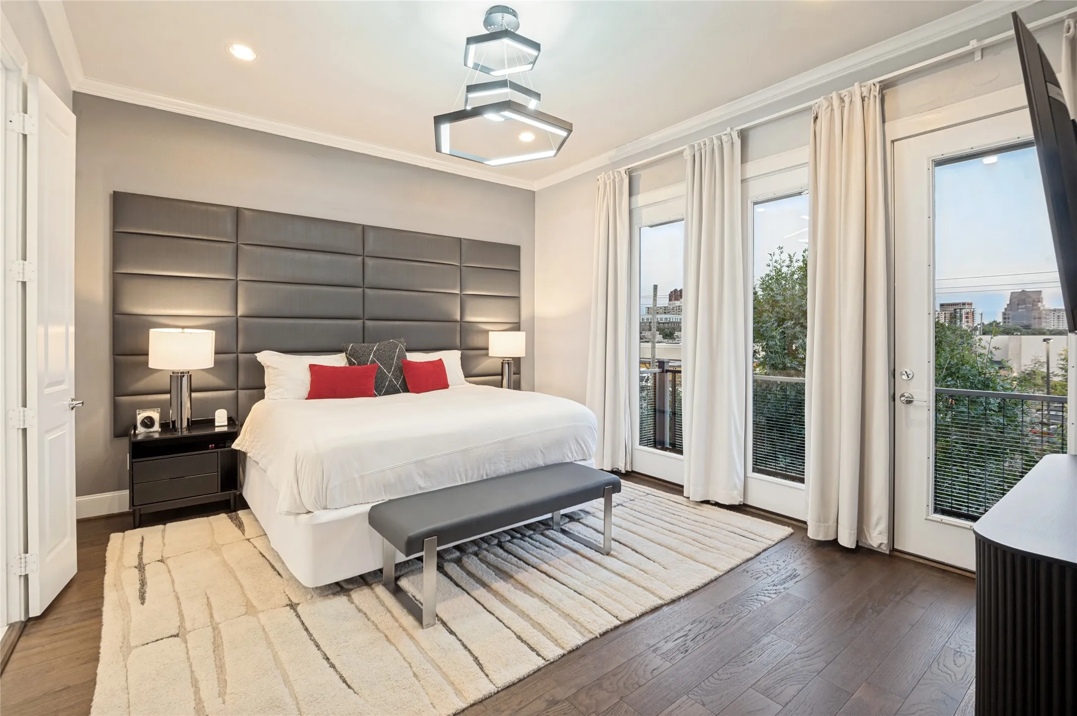 Townhouse For Rent in Dallas County , 2817 Shelby Avenue, Dallas, Texas 75219, 3 Bedroom, 4 Bathroom, 2 Garage spaces, 2,442 Sqft, built in 2017, mls#21348652, Real Estate Agent in Dallas, Homes For Rent in Dallas county, Homes For Rent in Dallas, Realtor in Dallas Texas, Real Estate Brokerage Independent Realty Texas, Luminita Cordes Realtor