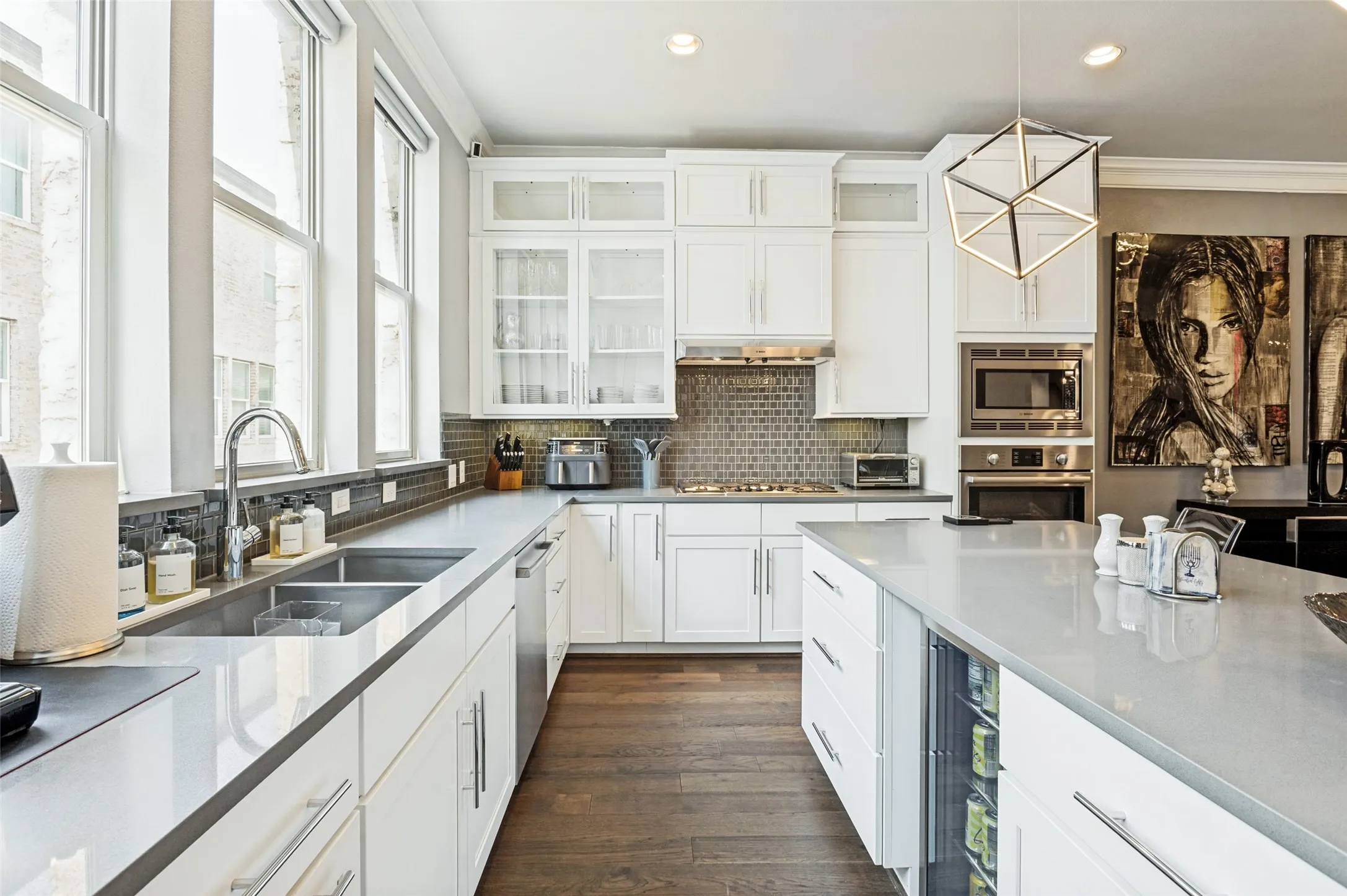 Townhouse For Rent in Dallas County , 2817 Shelby Avenue, Dallas, Texas 75219, 3 Bedroom, 4 Bathroom, 2 Garage spaces, 2,442 Sqft, built in 2017, mls#21348652, Real Estate Agent in Dallas, Homes For Rent in Dallas county, Homes For Rent in Dallas, Realtor in Dallas Texas, Real Estate Brokerage Independent Realty Texas, Luminita Cordes Realtor