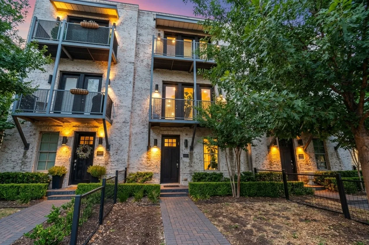 Townhouse For Rent in Dallas County , 2817 Shelby Avenue, Dallas, Texas 75219, 3 Bedroom, 4 Bathroom, 2 Garage spaces, 2,442 Sqft, built in 2017, mls#21348652, Real Estate Agent in Dallas, Homes For Rent in Dallas county, Homes For Rent in Dallas, Realtor in Dallas Texas, Real Estate Brokerage Independent Realty Texas, Luminita Cordes Realtor