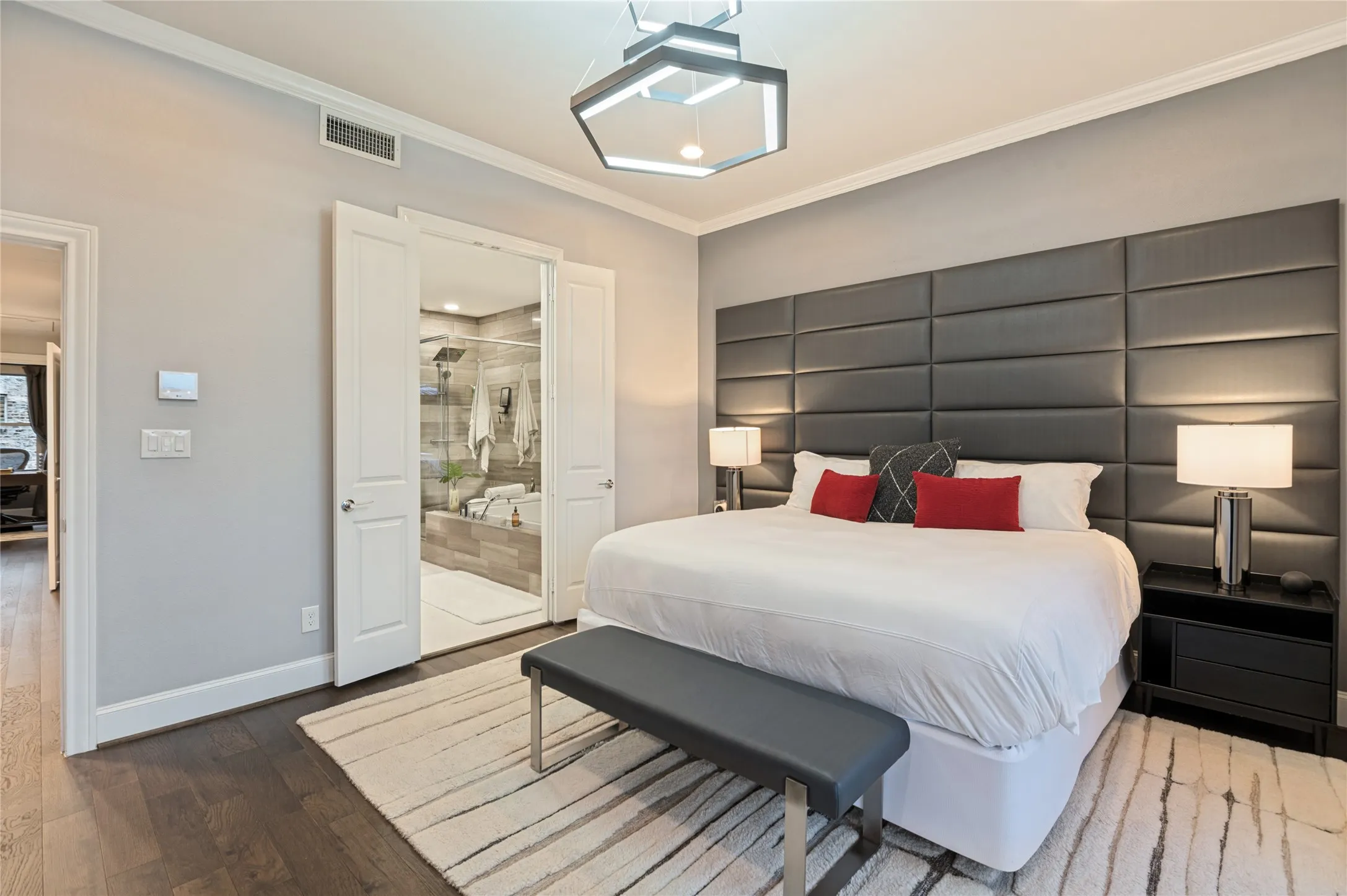 Townhouse For Rent in Dallas County , 2817 Shelby Avenue, Dallas, Texas 75219, 3 Bedroom, 4 Bathroom, 2 Garage spaces, 2,442 Sqft, built in 2017, mls#21348652, Real Estate Agent in Dallas, Homes For Rent in Dallas county, Homes For Rent in Dallas, Realtor in Dallas Texas, Real Estate Brokerage Independent Realty Texas, Luminita Cordes Realtor