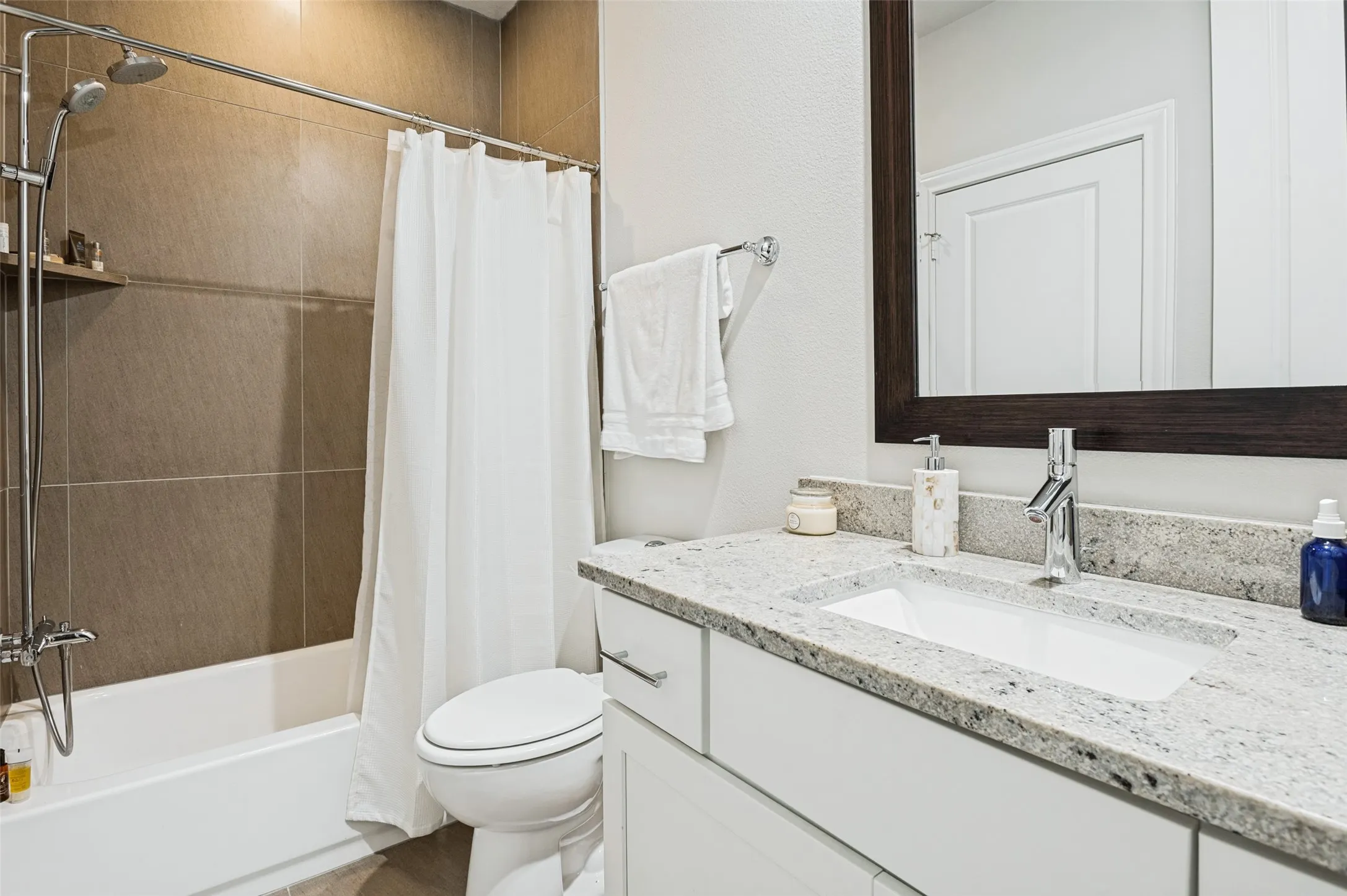 Townhouse For Rent in Dallas County , 2817 Shelby Avenue, Dallas, Texas 75219, 3 Bedroom, 4 Bathroom, 2 Garage spaces, 2,442 Sqft, built in 2017, mls#21348652, Real Estate Agent in Dallas, Homes For Rent in Dallas county, Homes For Rent in Dallas, Realtor in Dallas Texas, Real Estate Brokerage Independent Realty Texas, Luminita Cordes Realtor