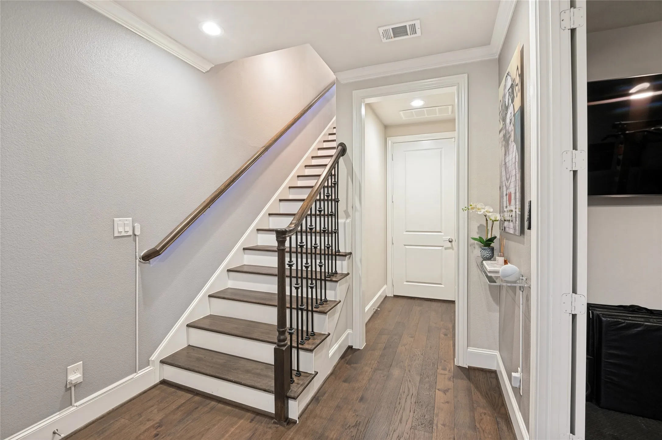Townhouse For Rent in Dallas County , 2817 Shelby Avenue, Dallas, Texas 75219, 3 Bedroom, 4 Bathroom, 2 Garage spaces, 2,442 Sqft, built in 2017, mls#21348652, Real Estate Agent in Dallas, Homes For Rent in Dallas county, Homes For Rent in Dallas, Realtor in Dallas Texas, Real Estate Brokerage Independent Realty Texas, Luminita Cordes Realtor