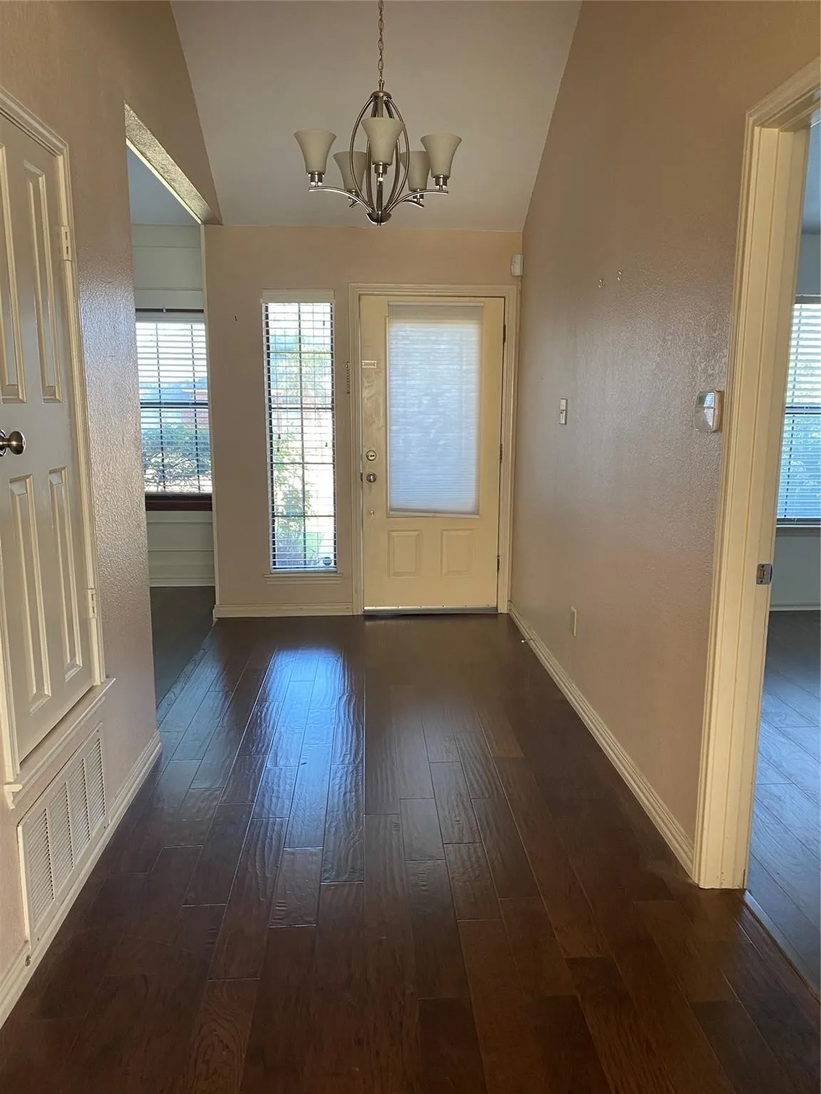 Single Family Residence For Rent in Denton County , 1519 Mission Ridge Trail, Carrollton, Texas 75007, 4 Bedroom, 3 Bathroom, 2 Garage spaces, 2,342 Sqft, built in 1987, mls#21350842, Real Estate Agent in Carrollton, Homes For Rent in Denton county, Homes For Rent in Carrollton, Realtor in Carrollton Texas, Real Estate Brokerage Independent Realty Texas, Luminita Cordes Realtor