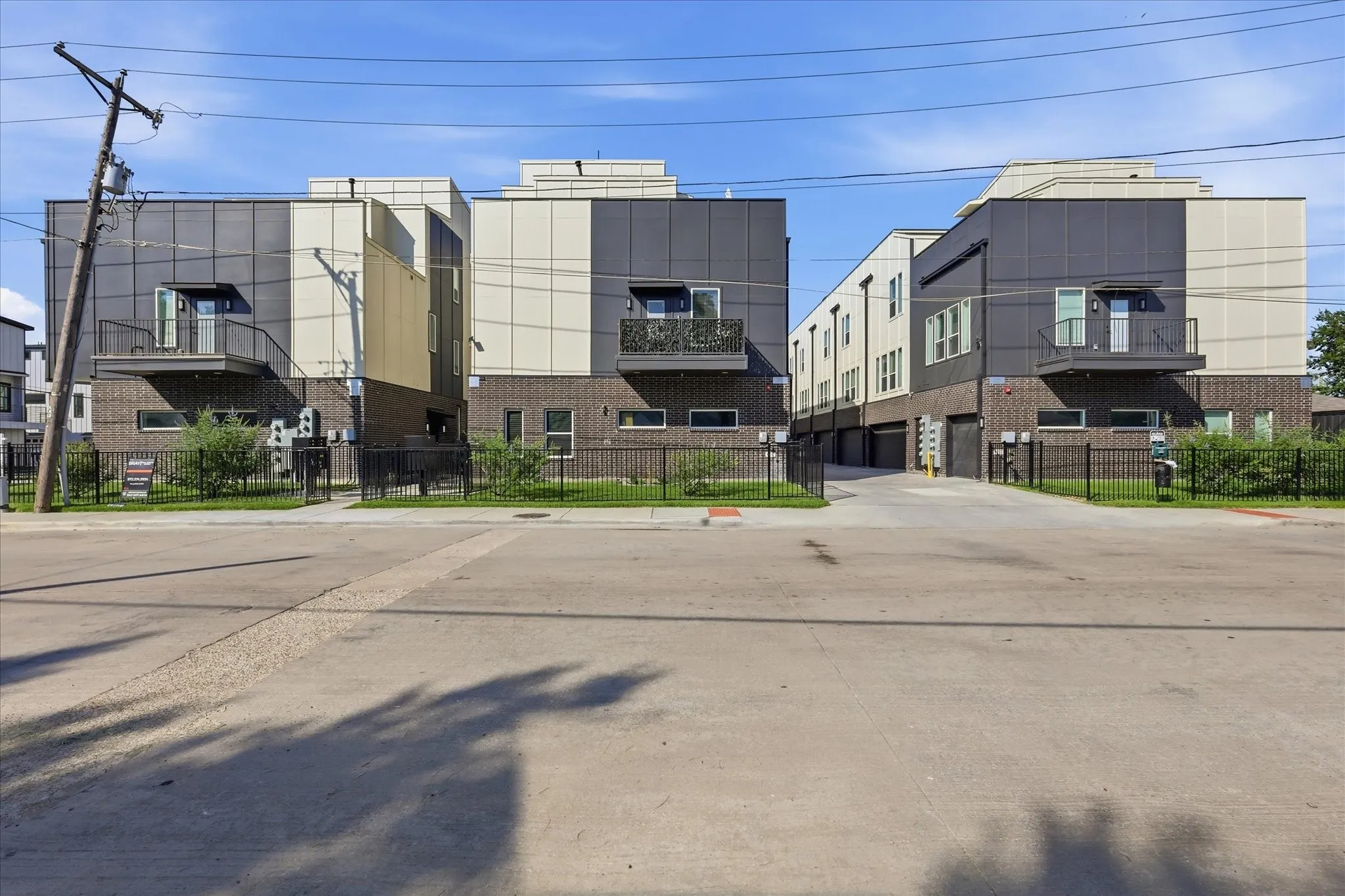 Townhouse For Rent in Dallas County , 7207 Mohawk Drive 303, Dallas, Texas 75235, 2 Bedrooms, 3 Bathrooms, 2 Garage spaces, 1,740 Sqft, built in 2024, Price $3,500, mls#21350845, Real Estate Agent in Dallas, Homes For Rent in Dallas county, Homes For Rent in Dallas, Realtor in Dallas Texas, Real Estate Brokerage Independent Realty Texas, Luminita Cordes Realtor