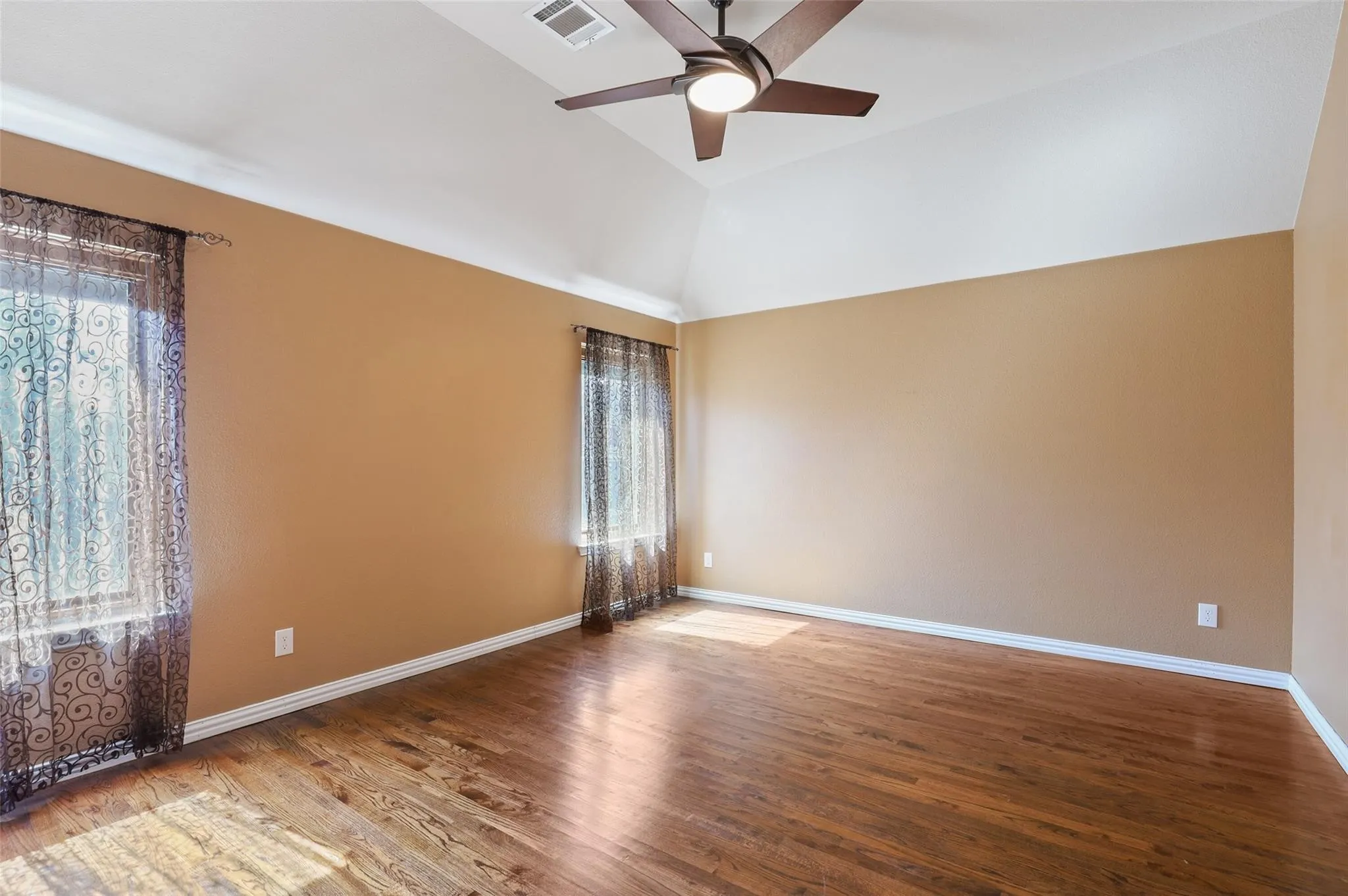 Single Family Residence For Rent in Denton County , 11708 Beach Street, Frisco, Texas 75036, 3 Bedroom, 2 Bathroom, 2 Garage spaces, 2,381 Sqft, built in 2013, mls#21350823, Real Estate Agent in Frisco, Homes For Rent in Denton county, Homes For Rent in Frisco, Realtor in Frisco Texas, Real Estate Brokerage Independent Realty Texas, Luminita Cordes Realtor