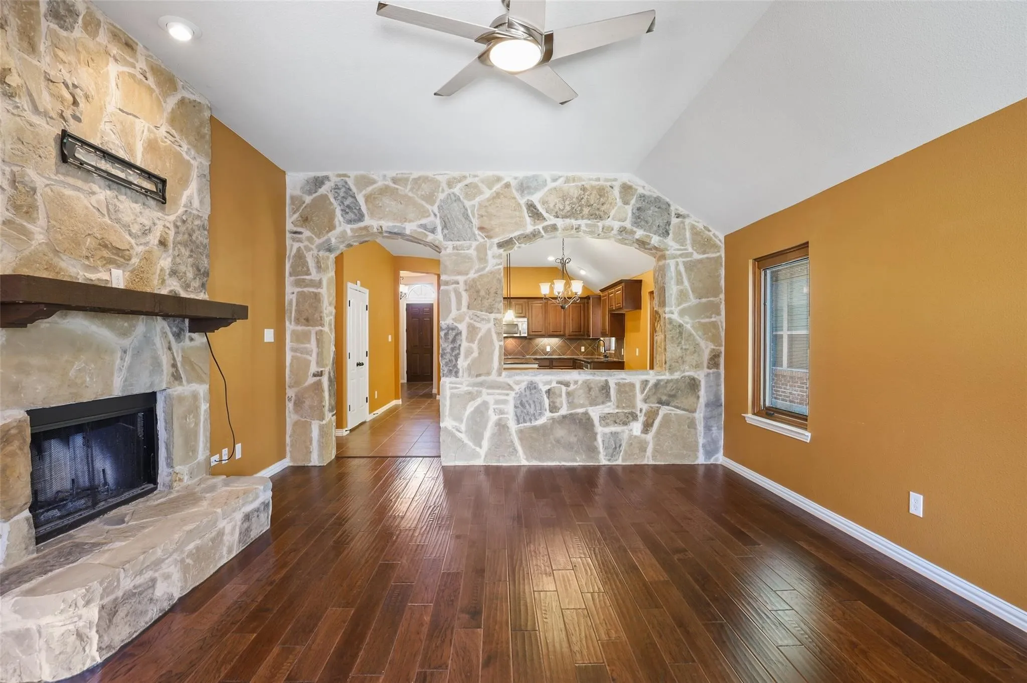 Single Family Residence For Rent in Denton County , 11708 Beach Street, Frisco, Texas 75036, 3 Bedroom, 2 Bathroom, 2 Garage spaces, 2,381 Sqft, built in 2013, mls#21350823, Real Estate Agent in Frisco, Homes For Rent in Denton county, Homes For Rent in Frisco, Realtor in Frisco Texas, Real Estate Brokerage Independent Realty Texas, Luminita Cordes Realtor